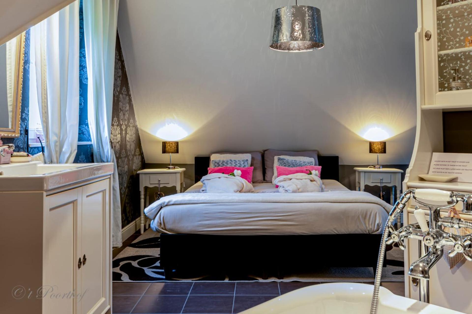Deluxe Double Room with Balcony photo 1