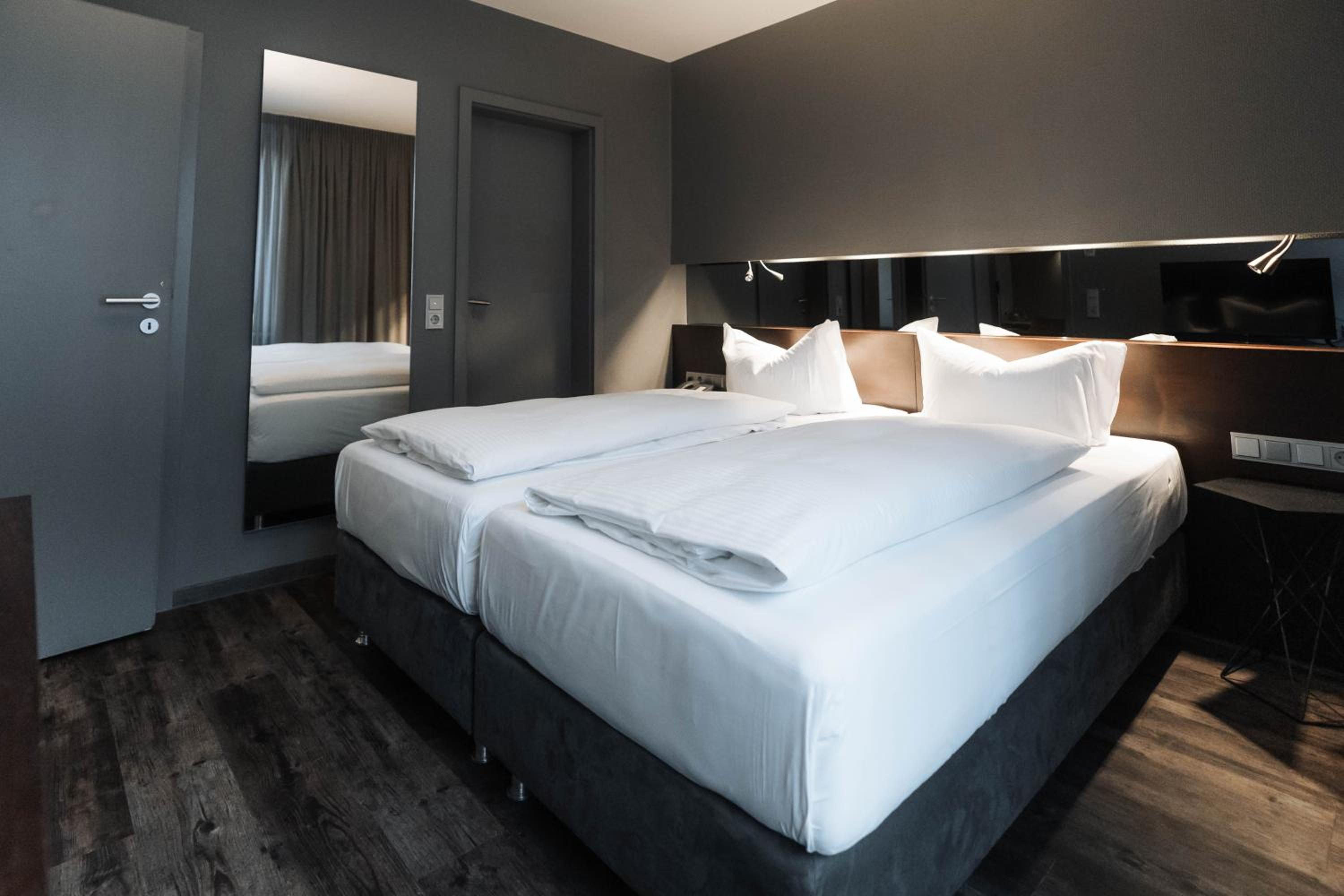 Standard Suite - Photo 2