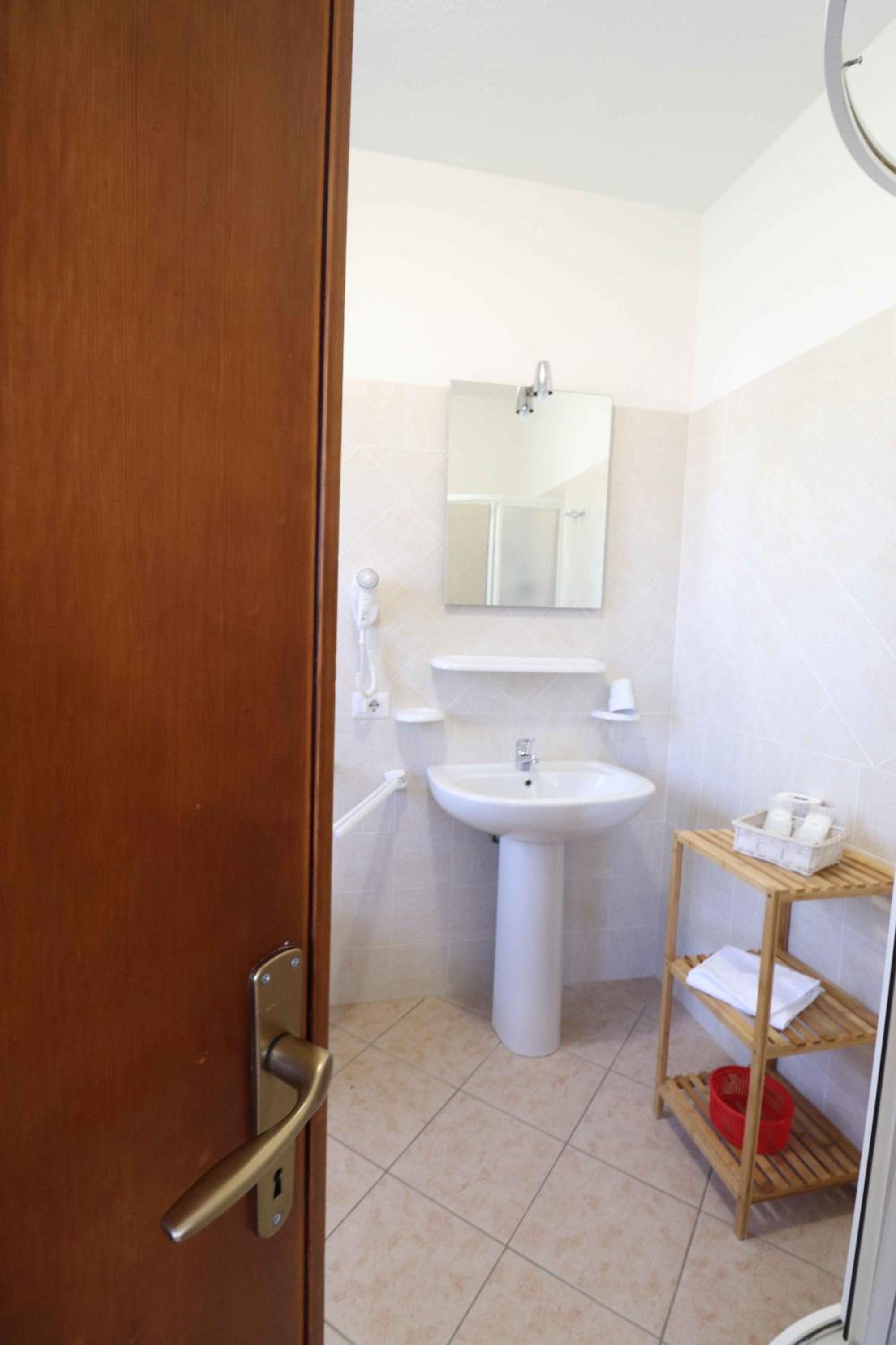 Standard Suite - Photo 5