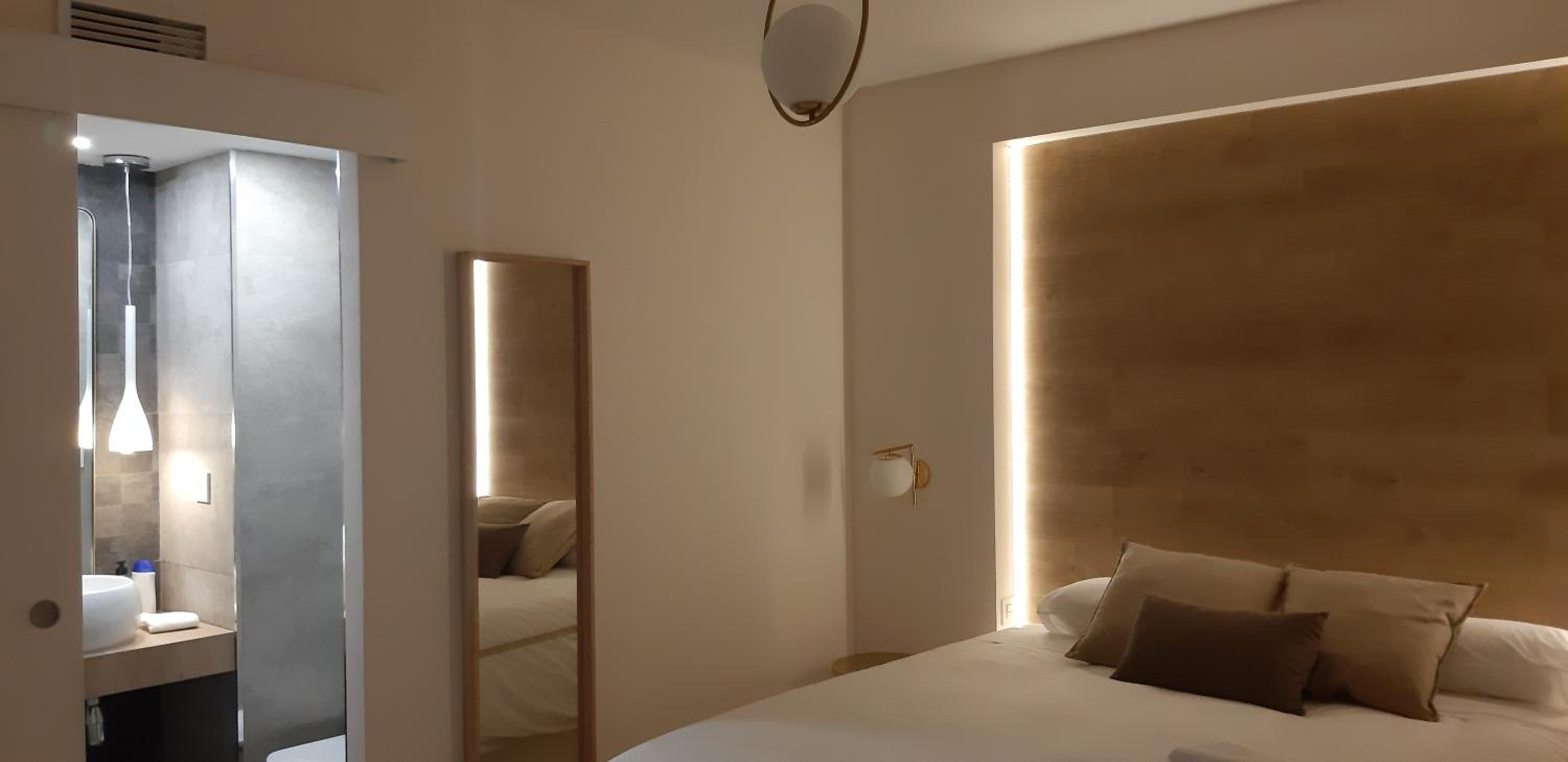 Three-Bedroom Apartment - Photo 25