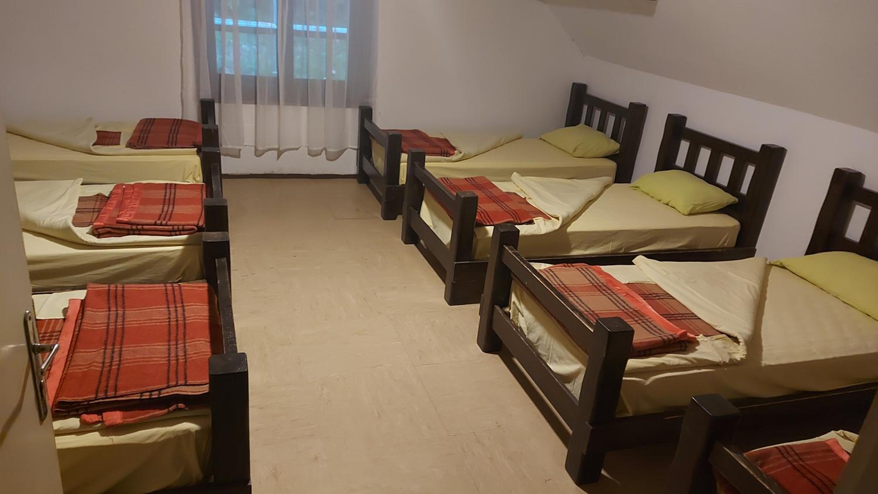 Bed in 8-Bed Mixed Dormitory Room photo 3