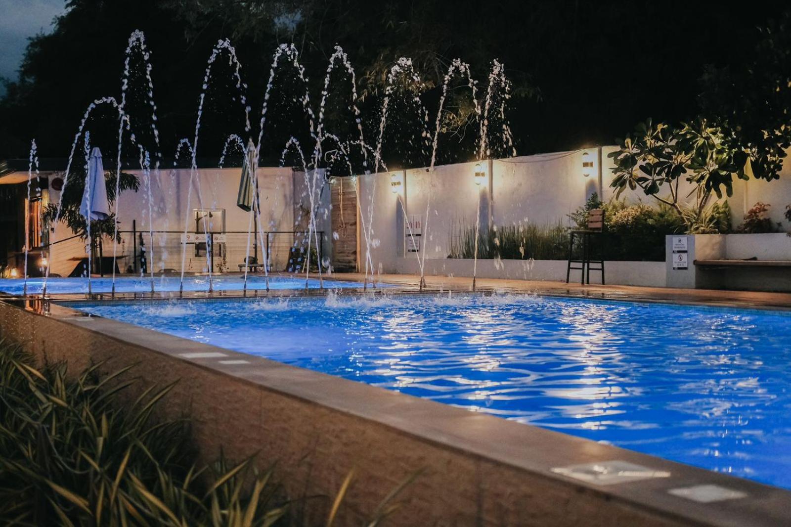 Deluxe Double or Twin Room with Pool View - Photo 16