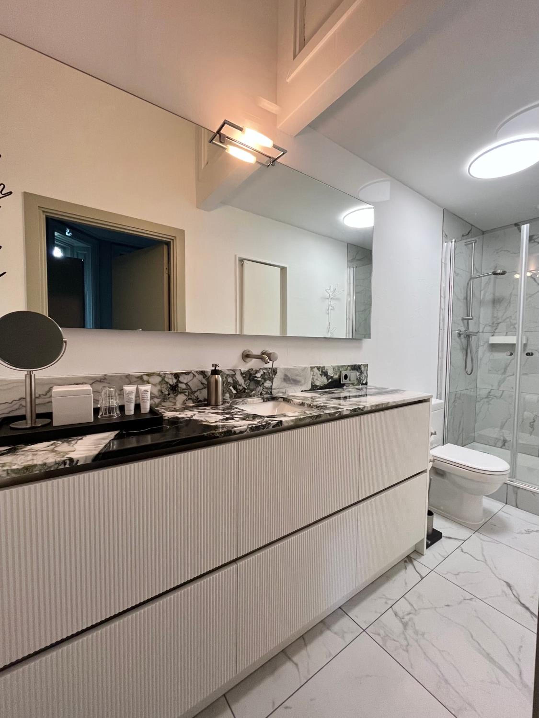 Superior Suite - Photo 2
