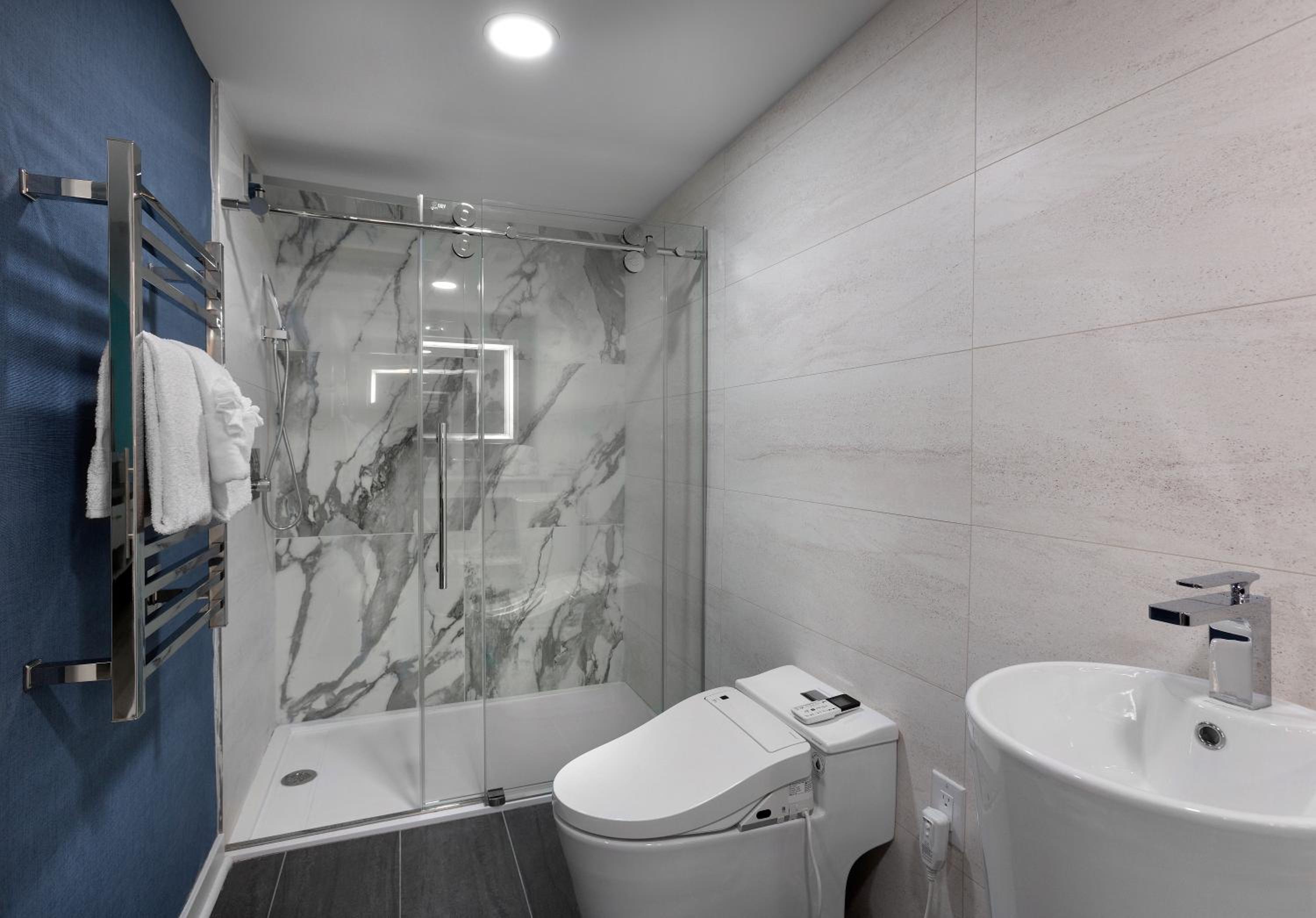 King Suite with Ocean View photo 3