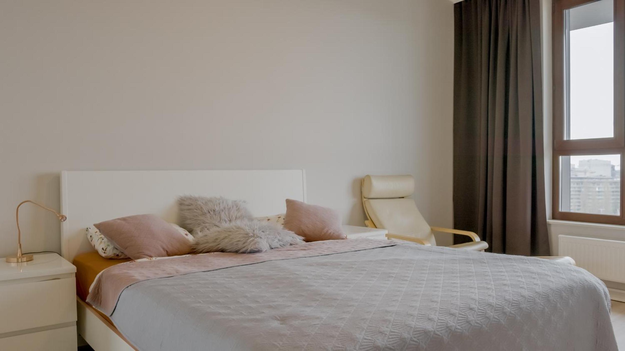 Deluxe Two-Bedroom Apartment with City and River view