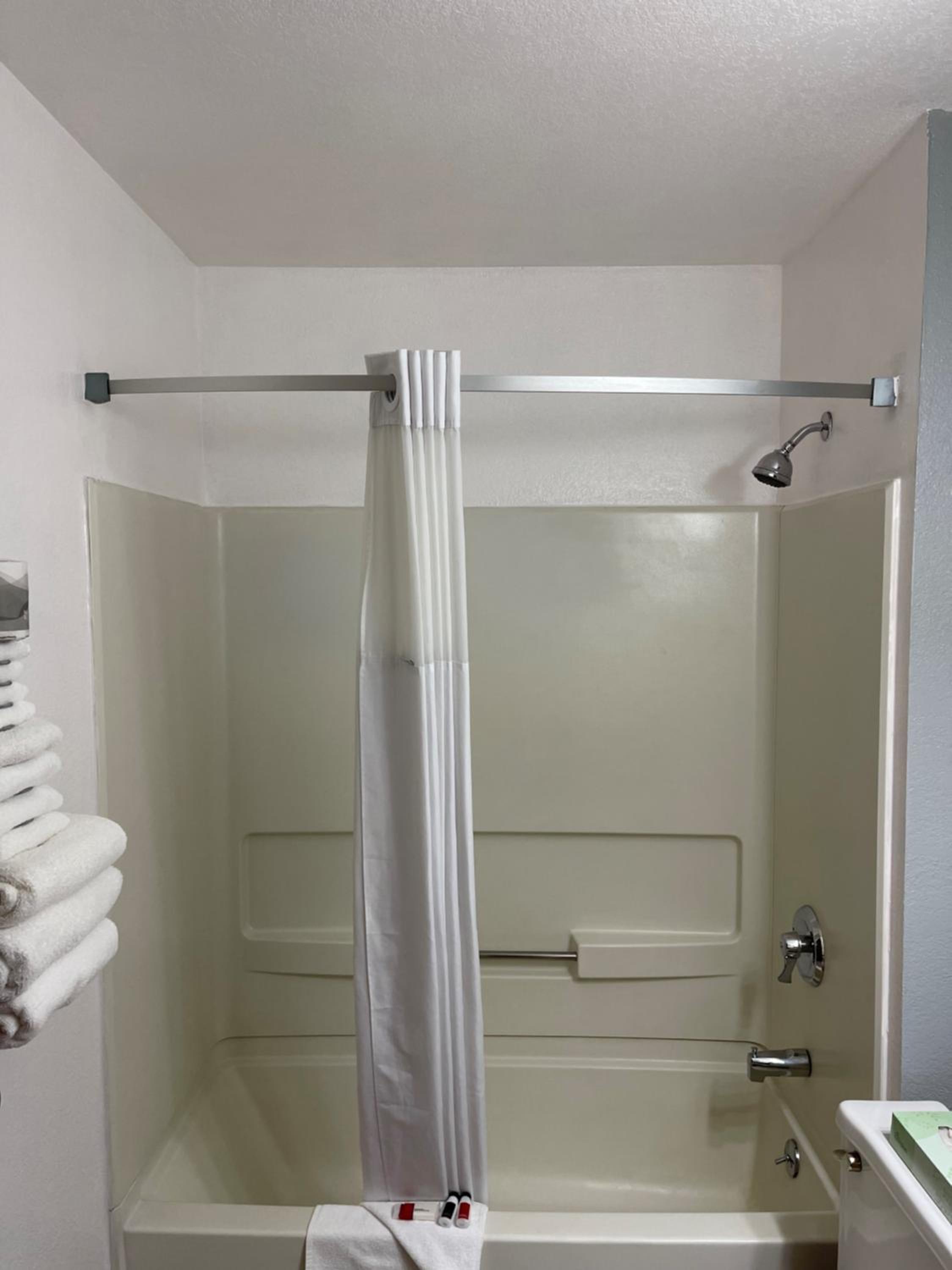Queen Suite with Two Queen Beds - Non-Smoking - Photo 5