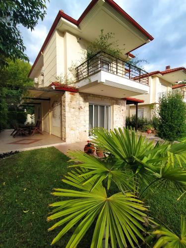 Four-Bedroom House photo 2