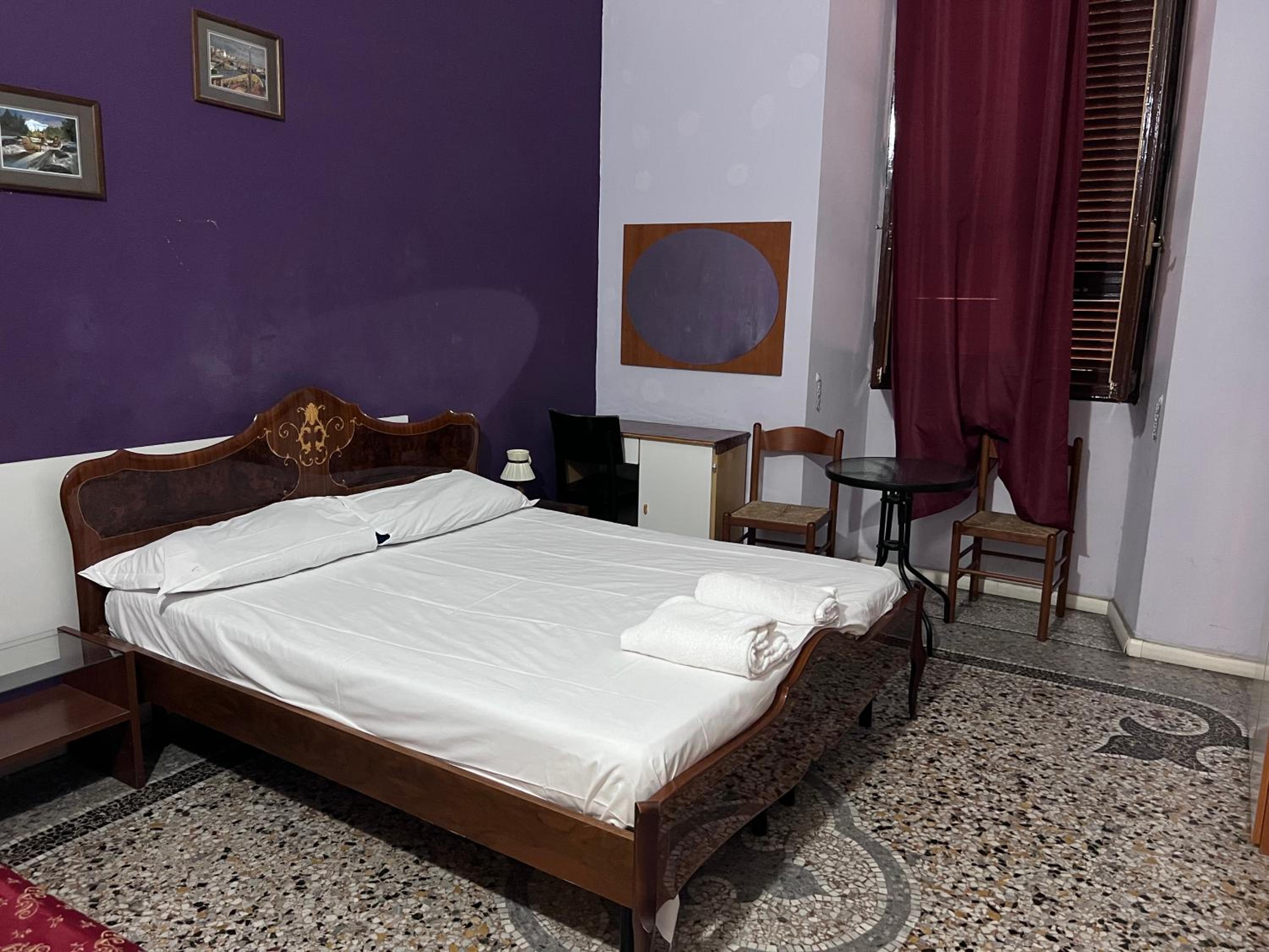 Double Room with Shared Bathroom photo 3