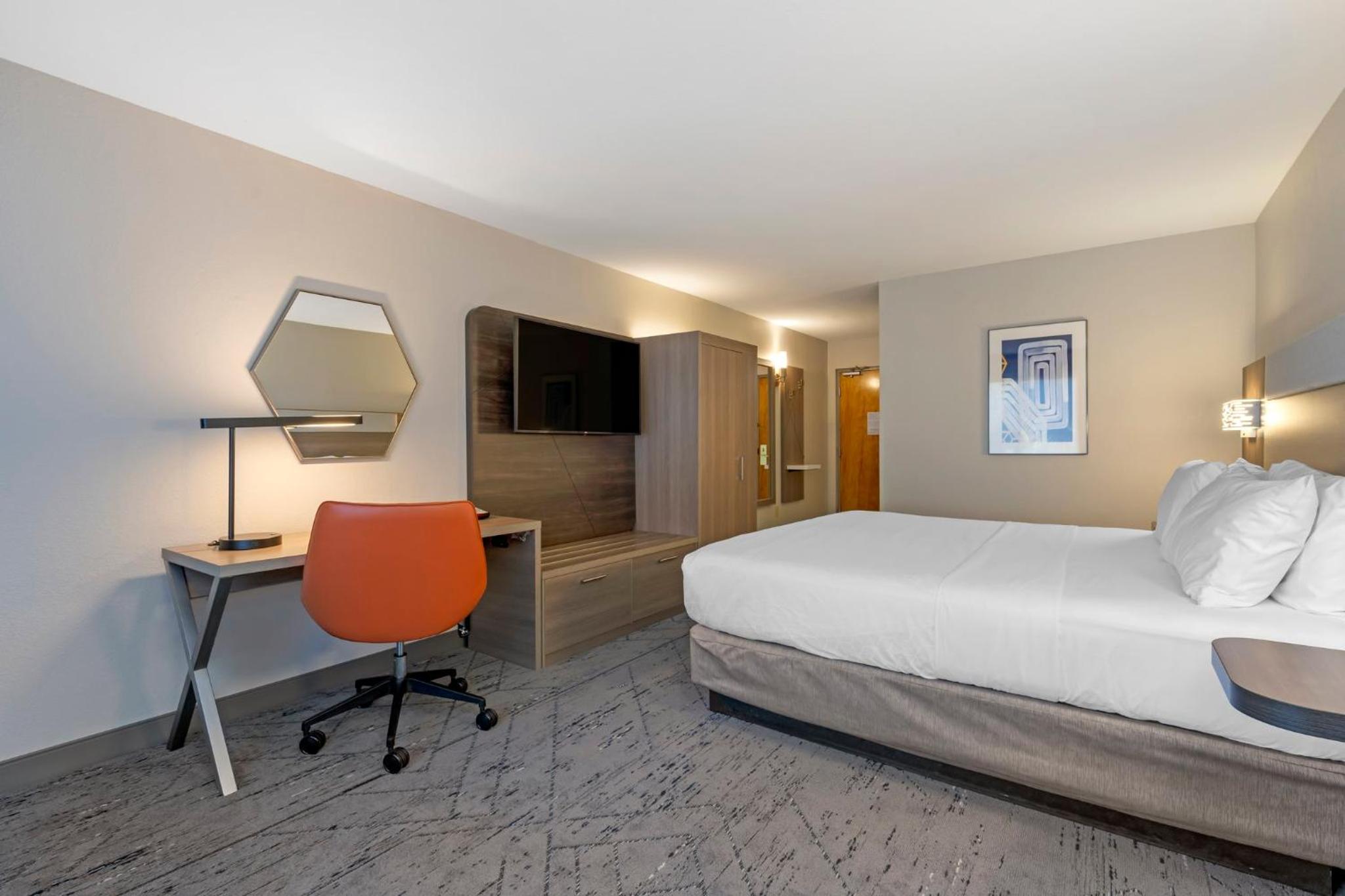 Standard King Room - Photo 6