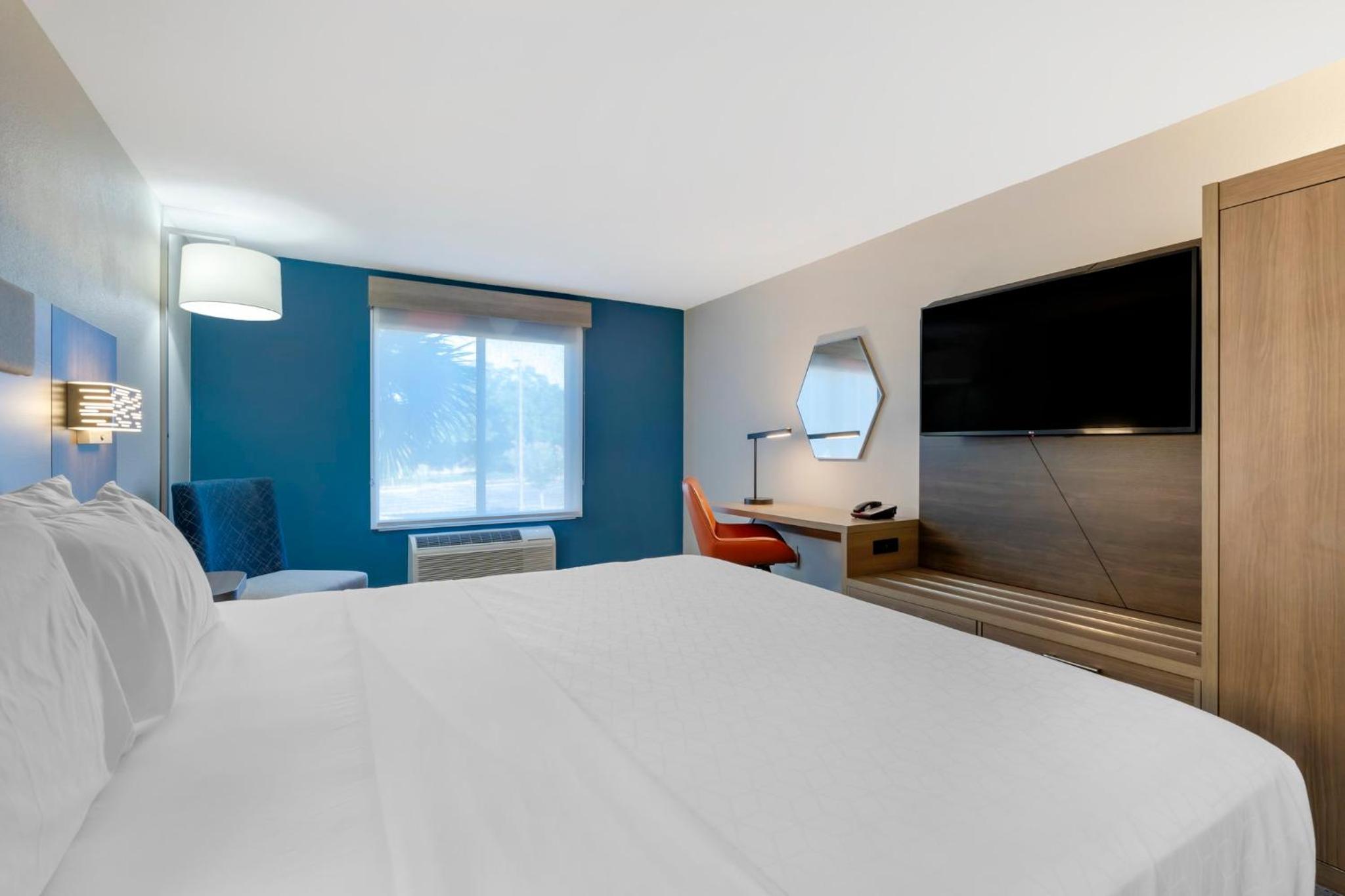 Standard King Room - Photo 2