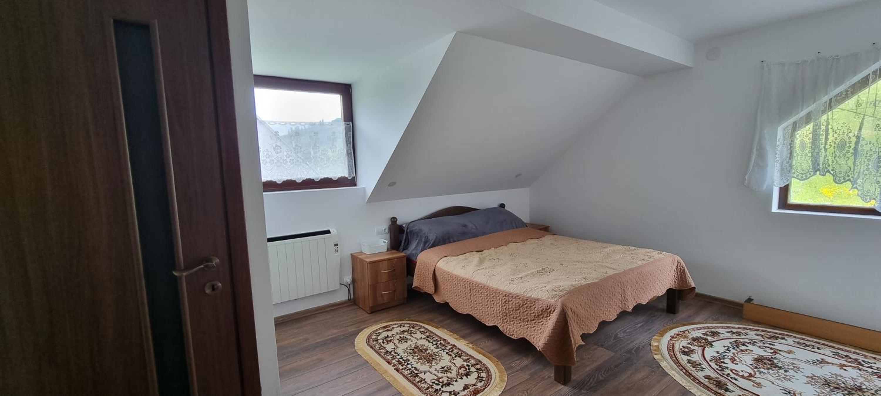 Double Room with Private Bathroom - Photo 3