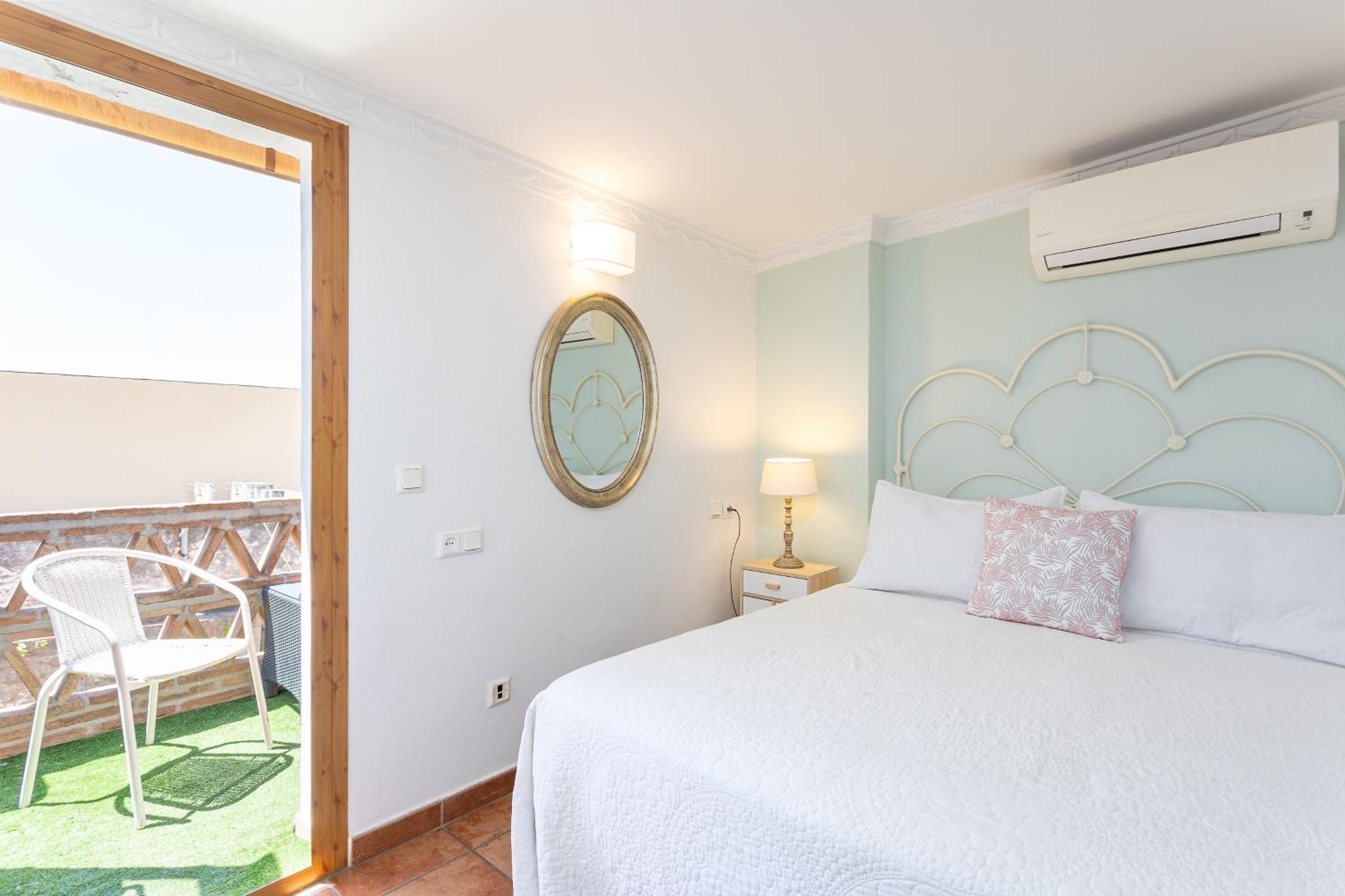 Double Room with Terrace - Photo 5