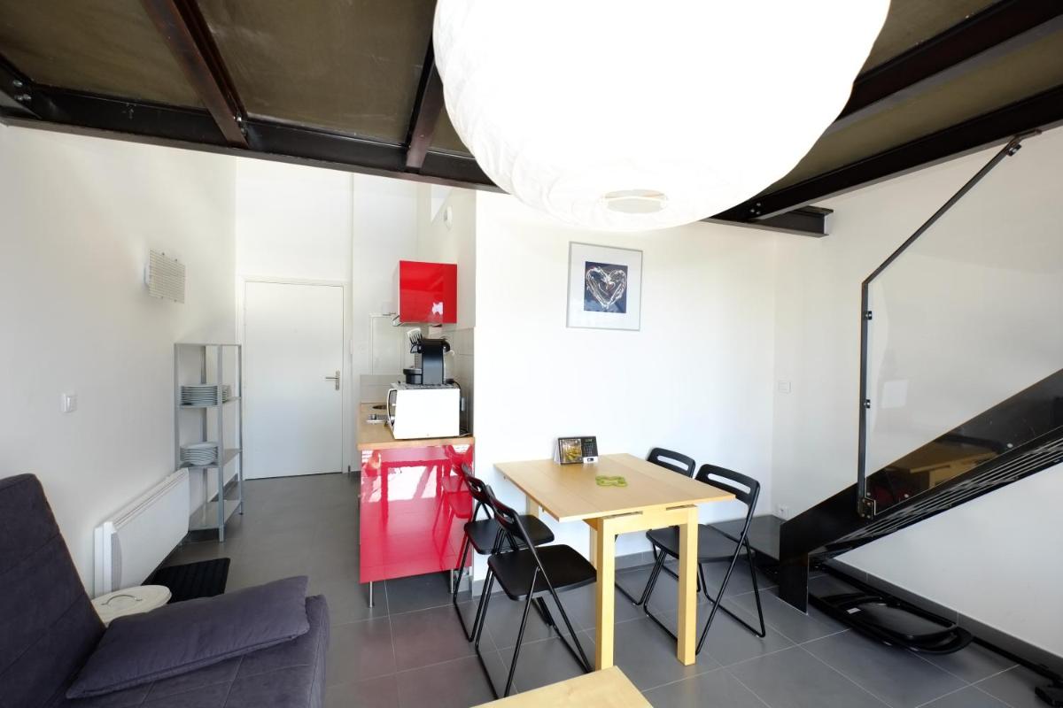 One-Bedroom Apartment with Mezzanine (6 Adults) photo 2