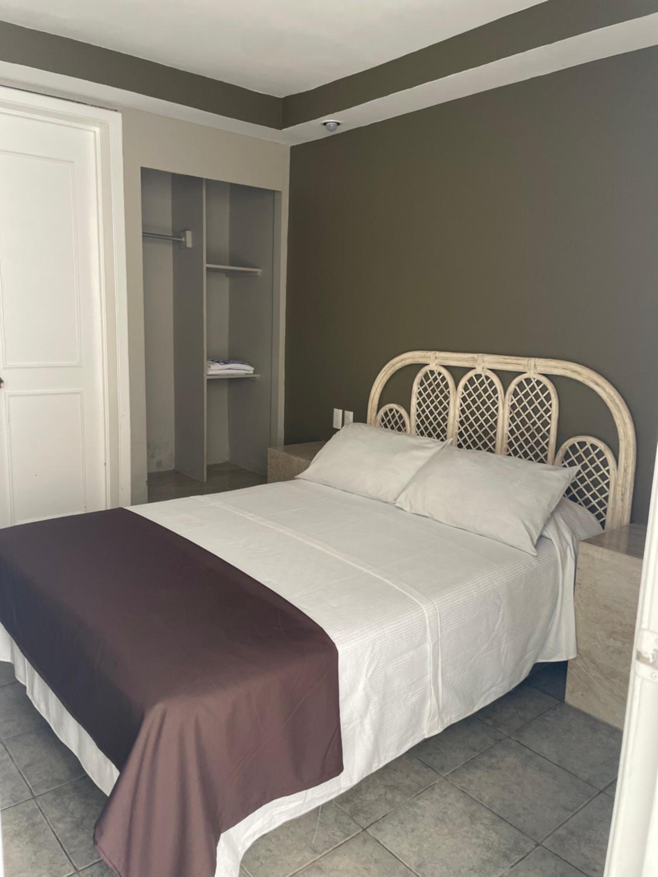 Queen Room photo 1