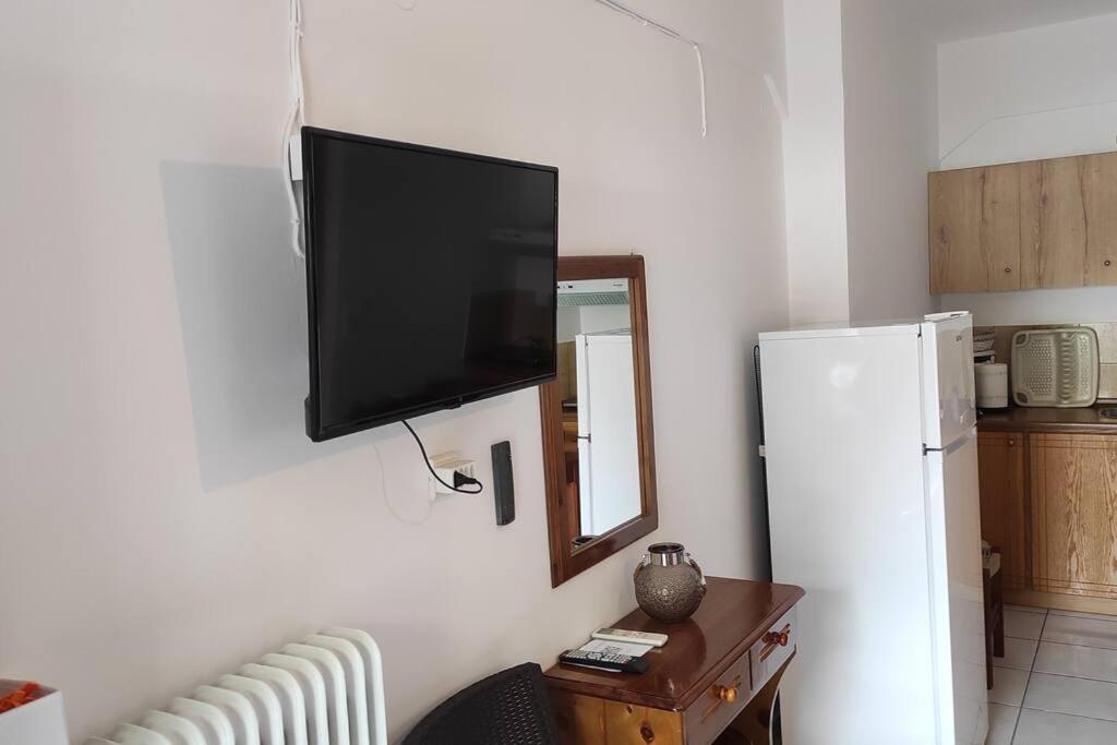 One-Bedroom Apartment - Photo 3