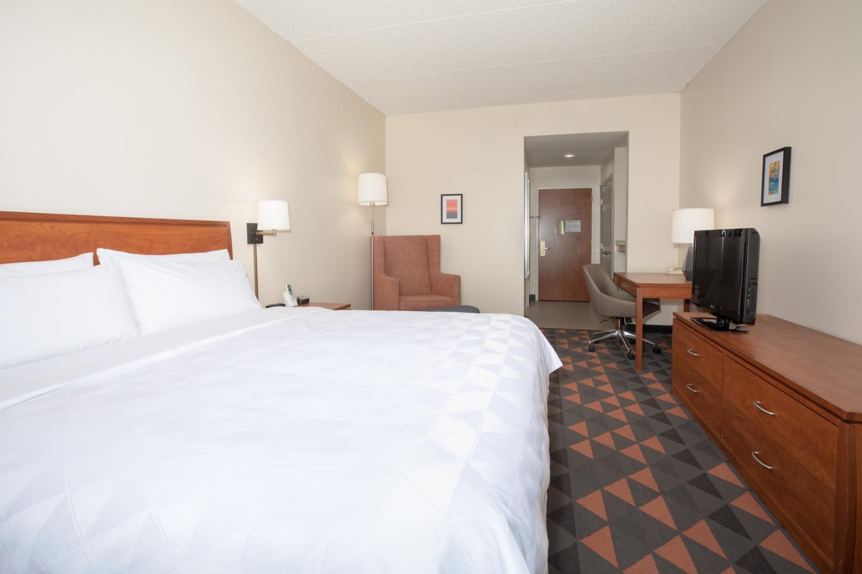 Standard King Room - Photo 3