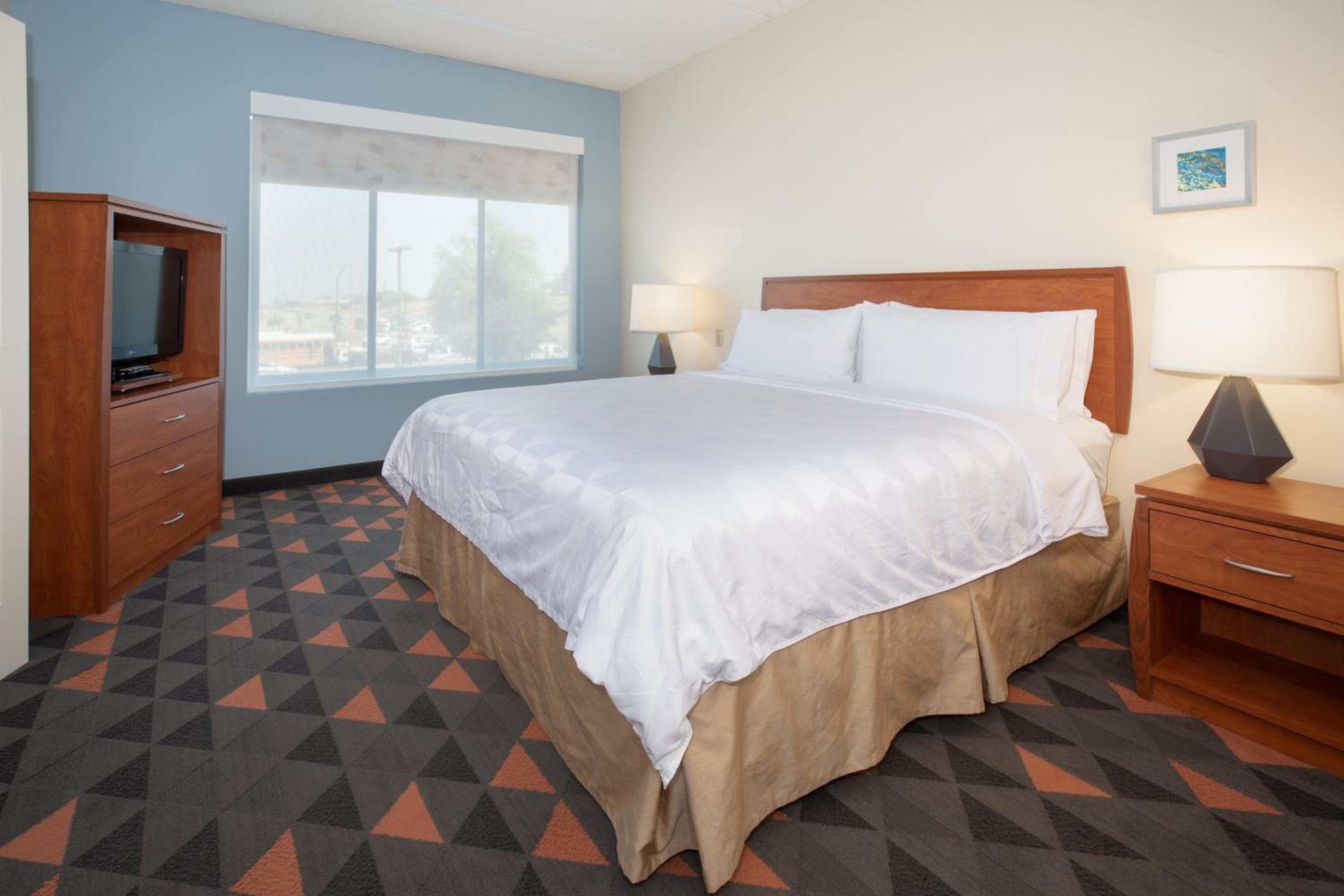 One-Bedroom Suite - Photo 1