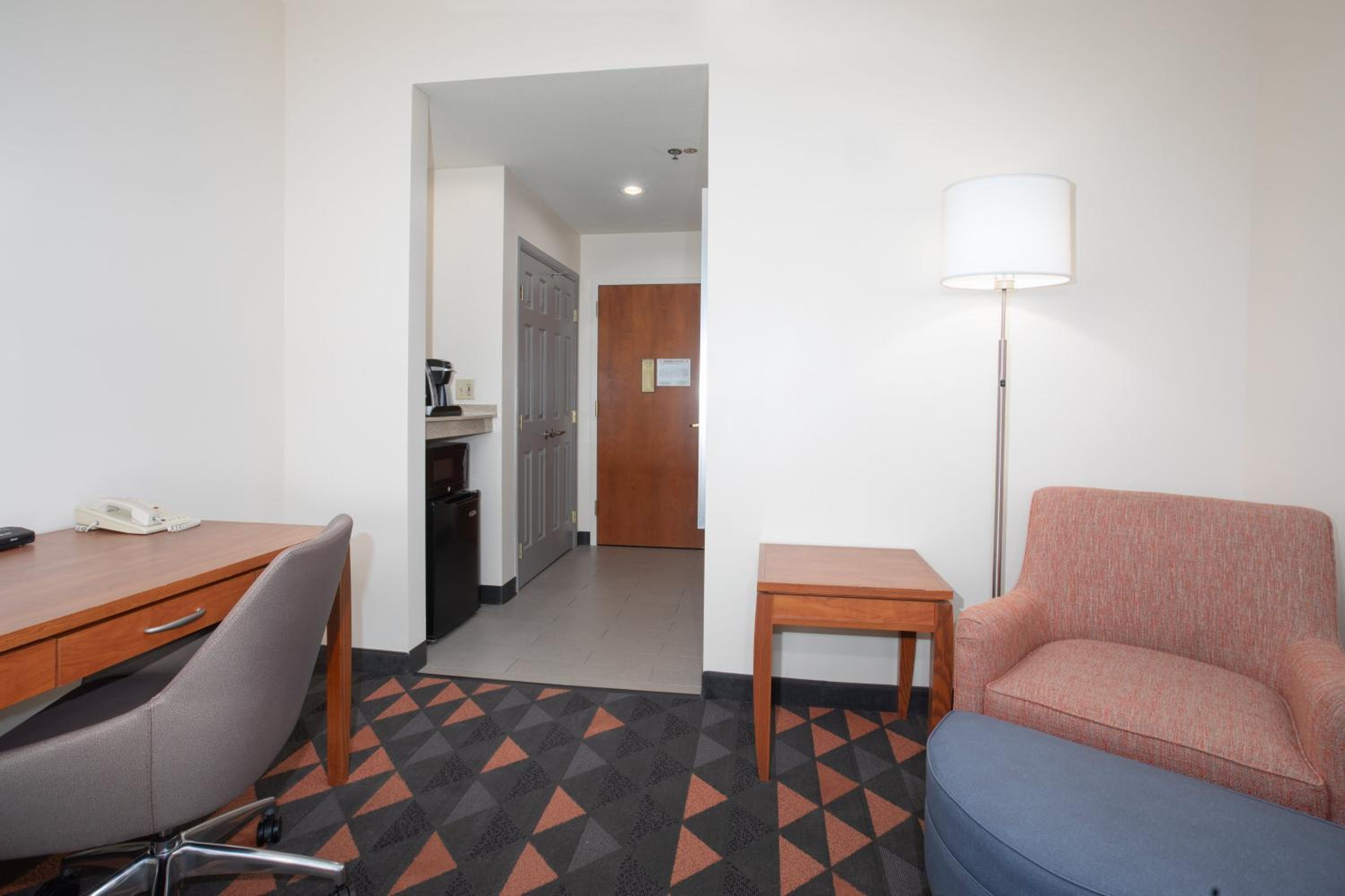 Standard Room with Two Queen Beds - Photo 1