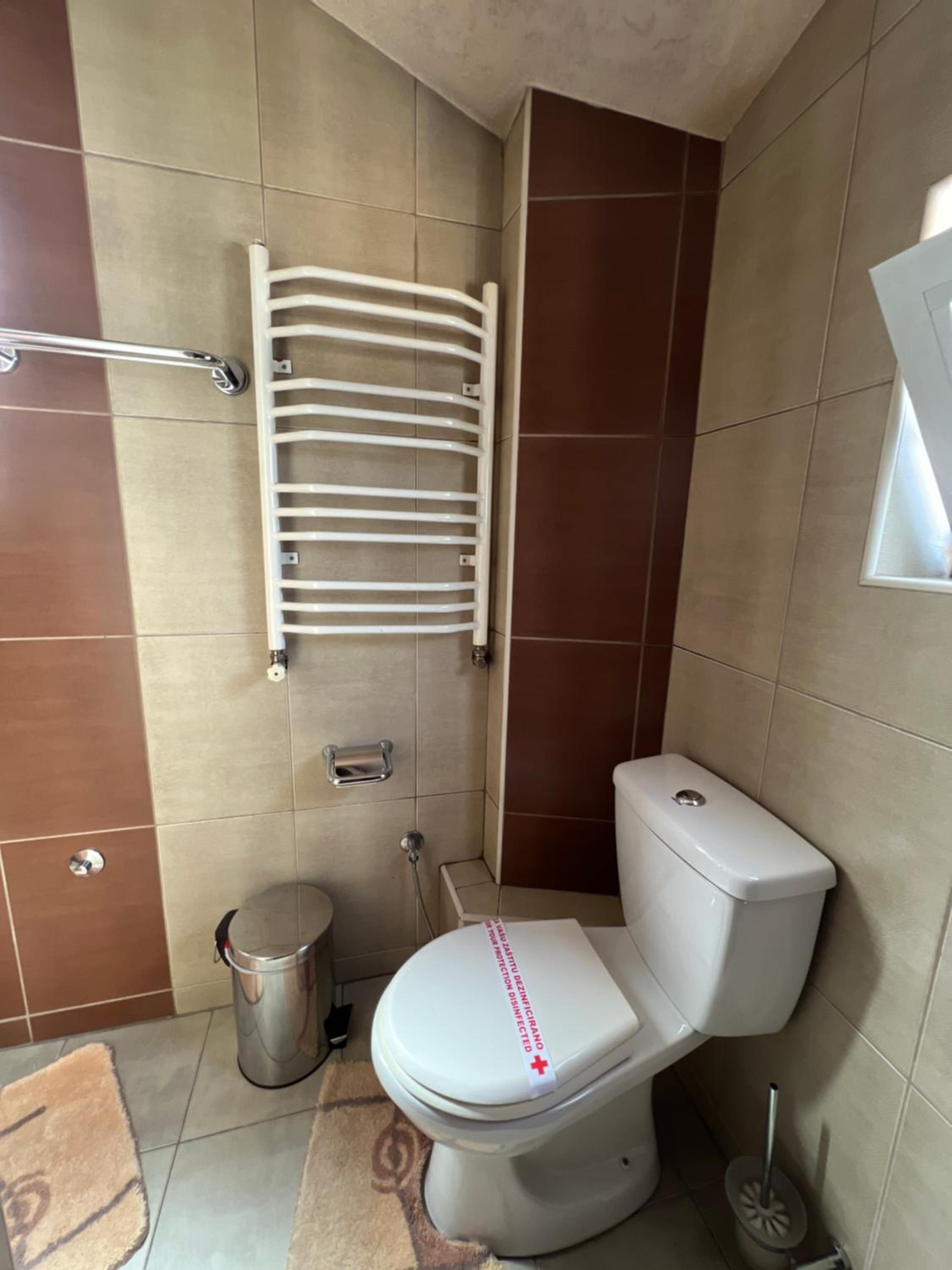 Single Room with Bathroom photo 2