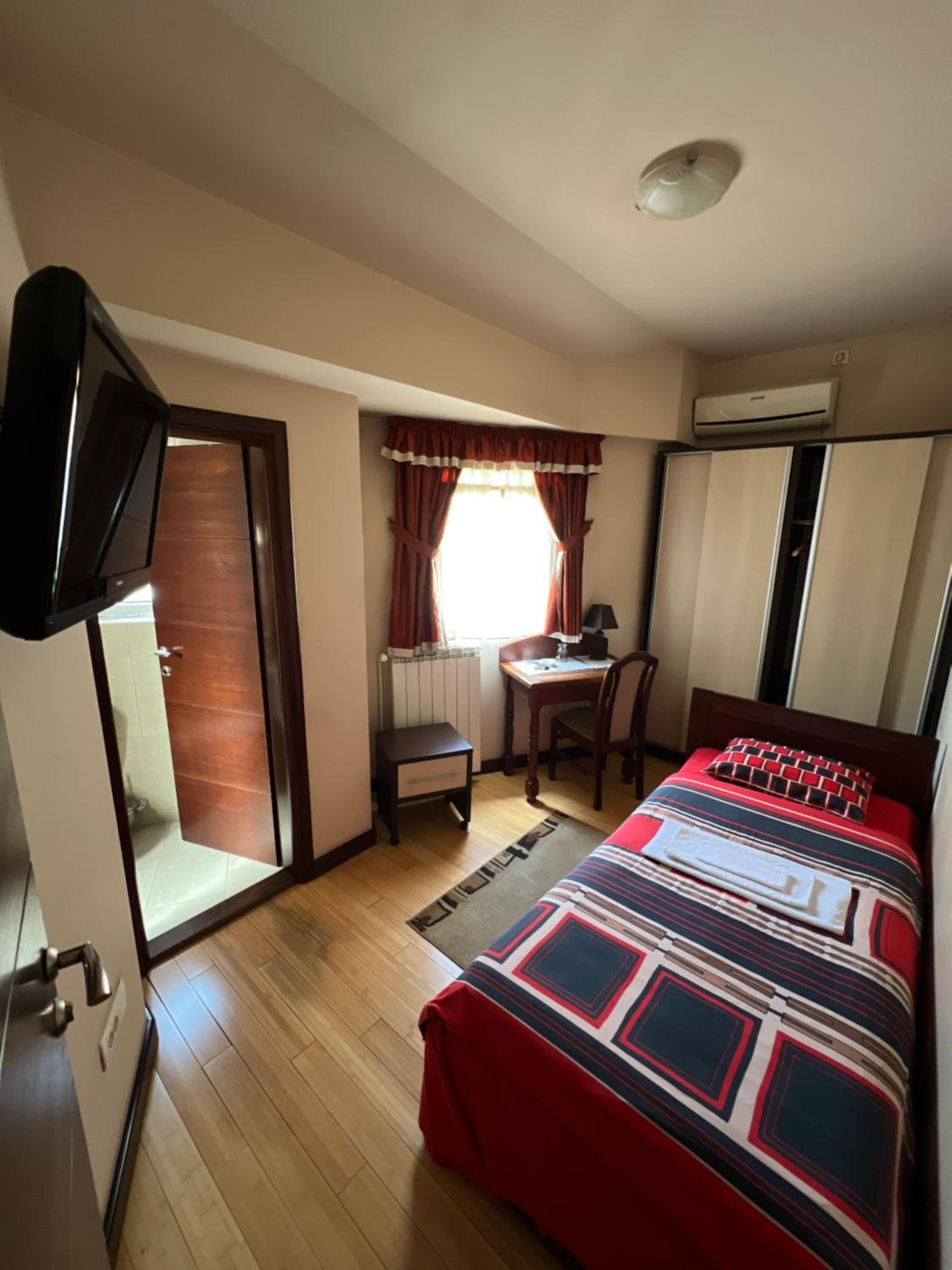 Single Room with Bathroom photo 1