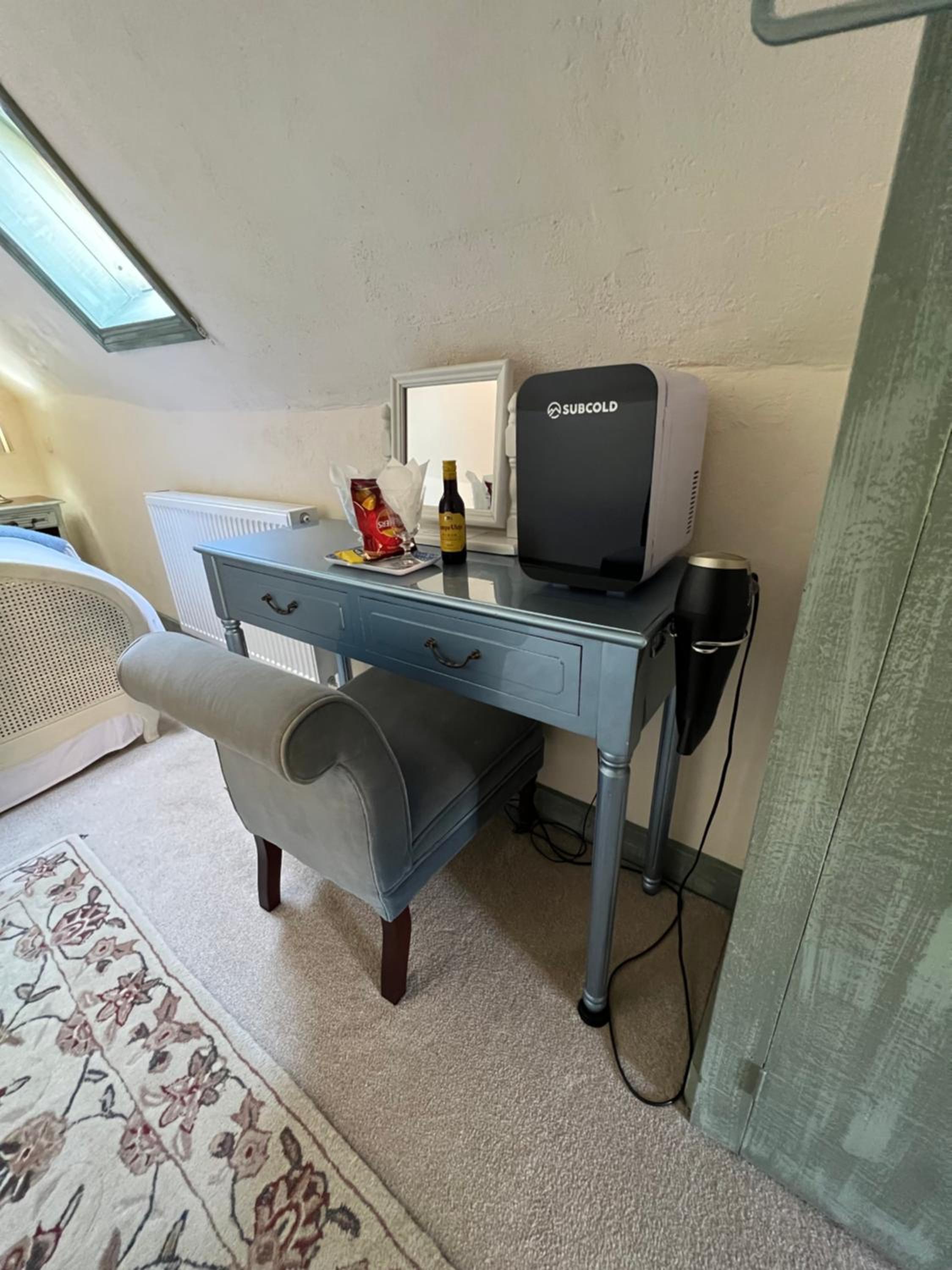 Deluxe Double Room with Shower - Photo 2