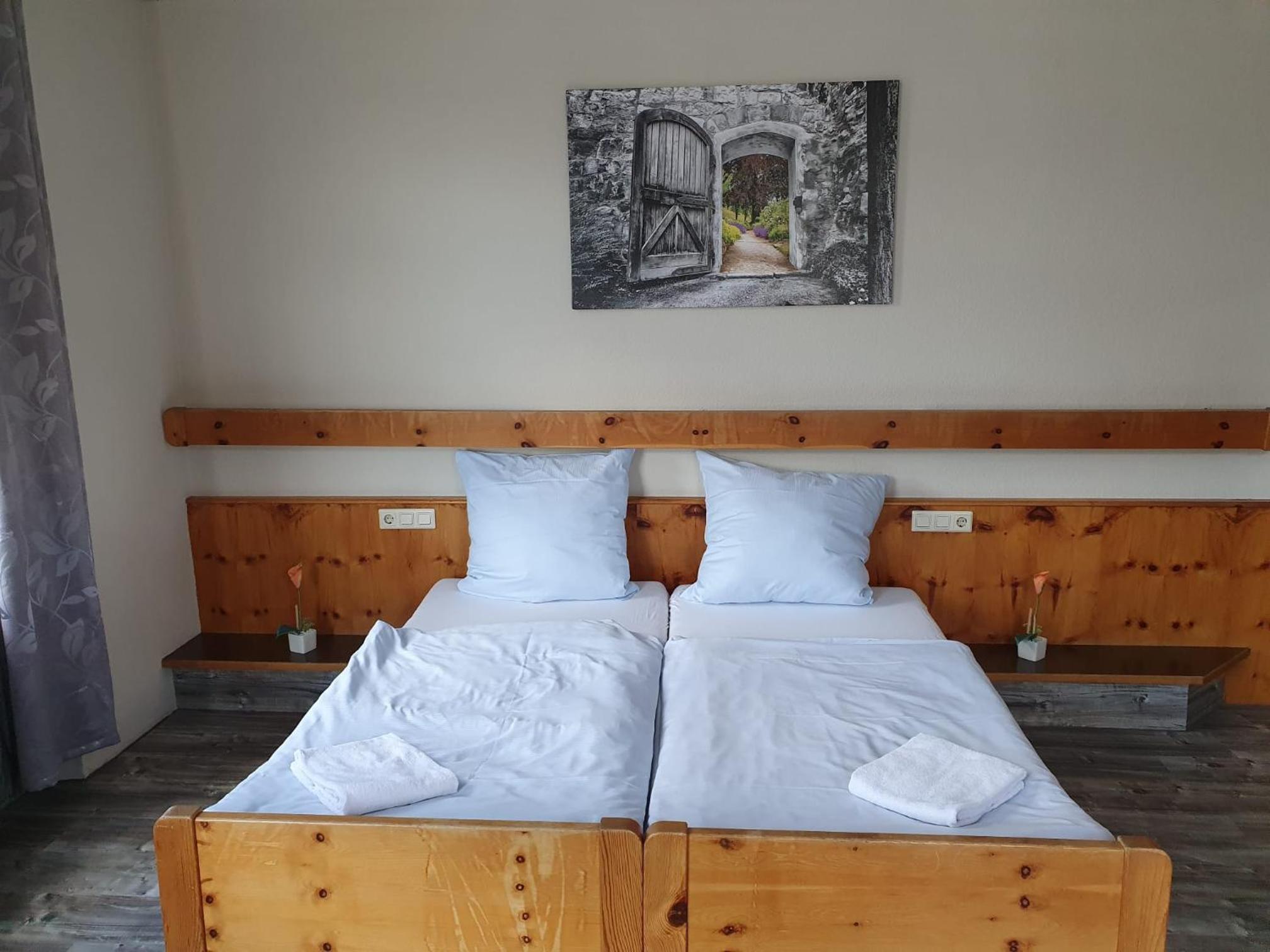 Twin Room with Bathroom - Photo 1