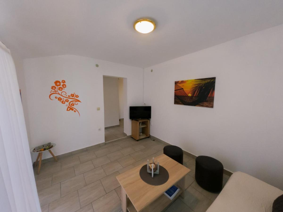 Apartment with Garden View