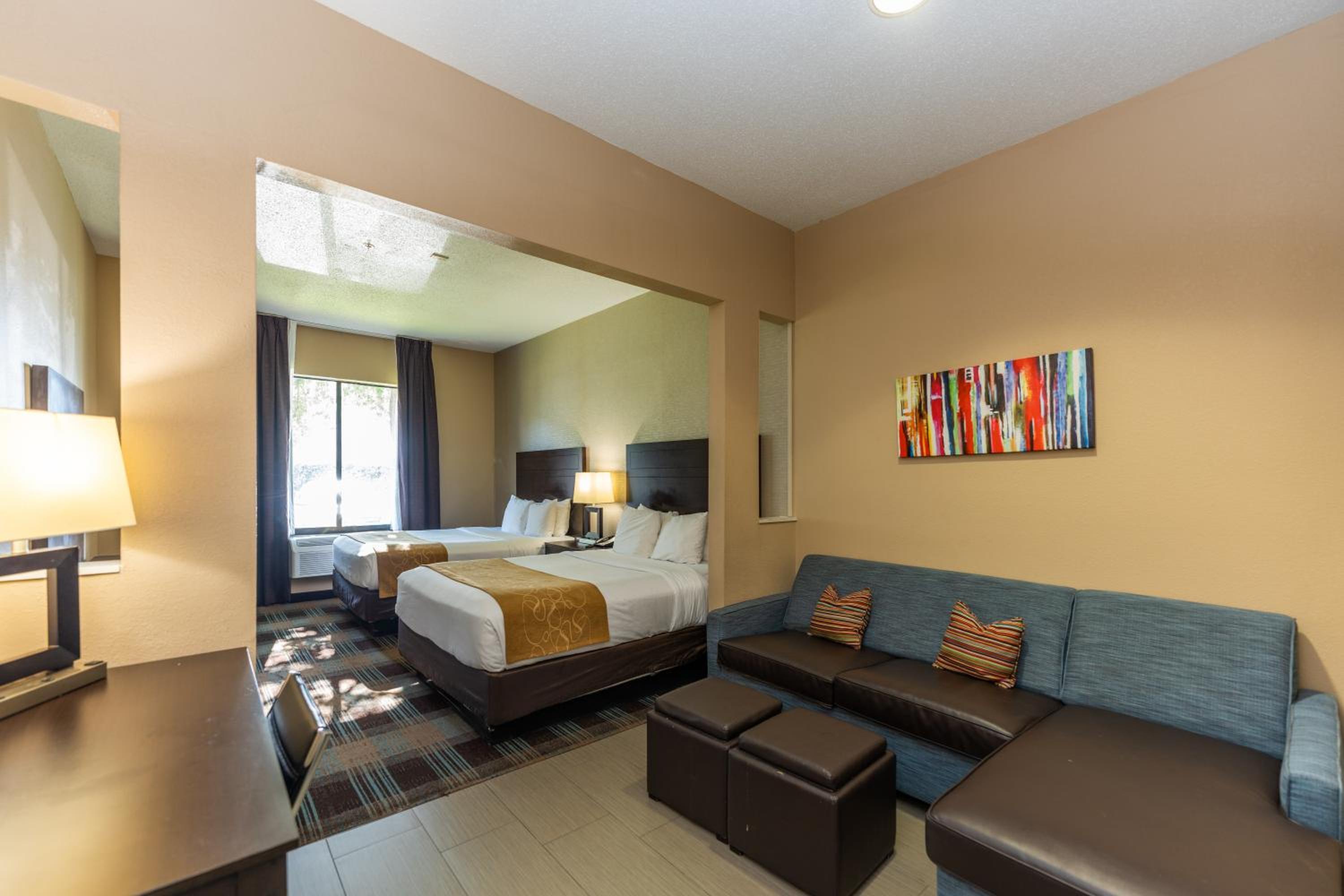 Queen Suite - Disability Access/Non-Smoking - Photo 18