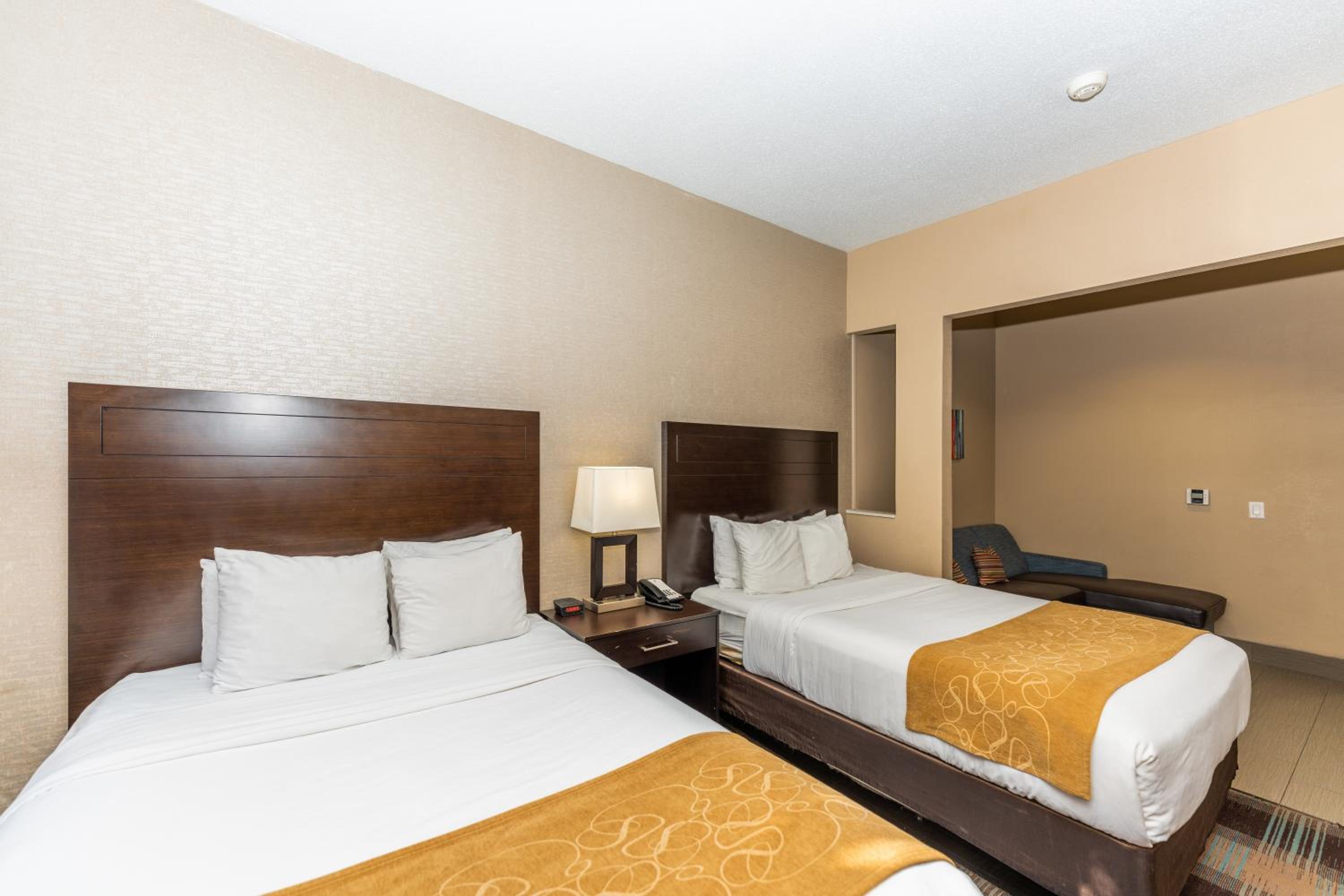 Queen Suite - Disability Access/Non-Smoking - Photo 20