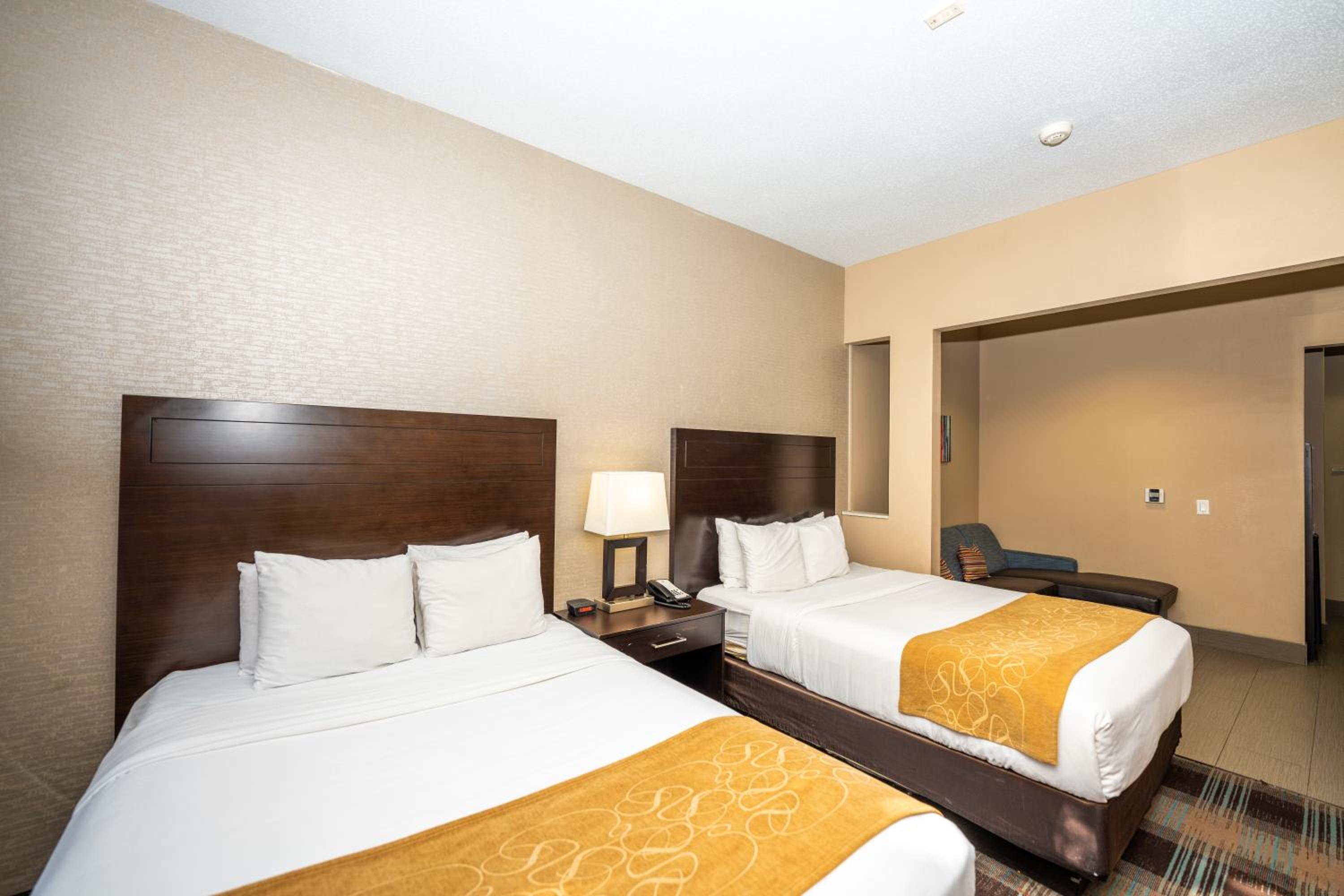 Queen Suite - Disability Access/Non-Smoking - Photo 21