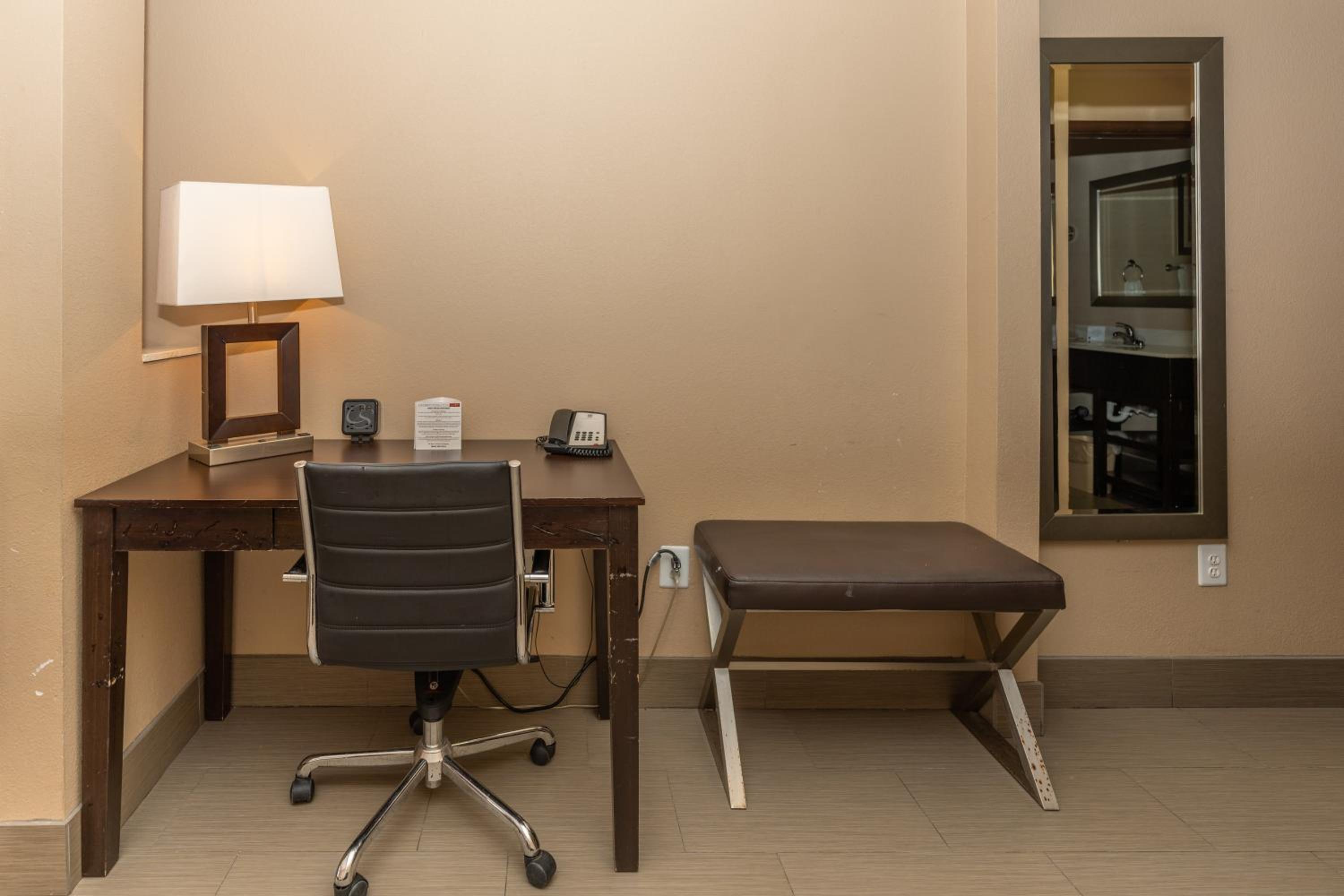 King Suite - Disability Access/Non-Smoking - Photo 11