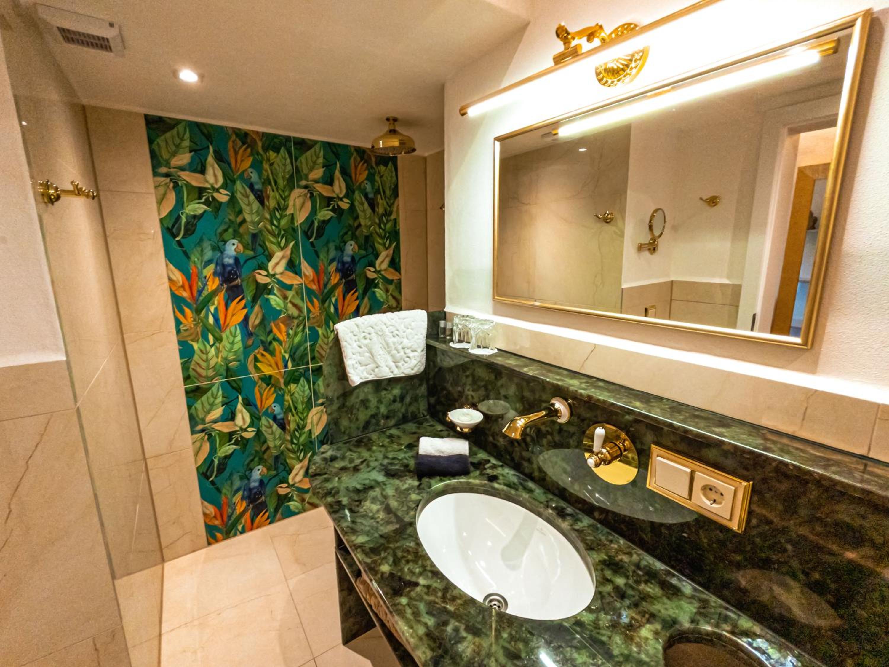 Large Double Room - Photo 14
