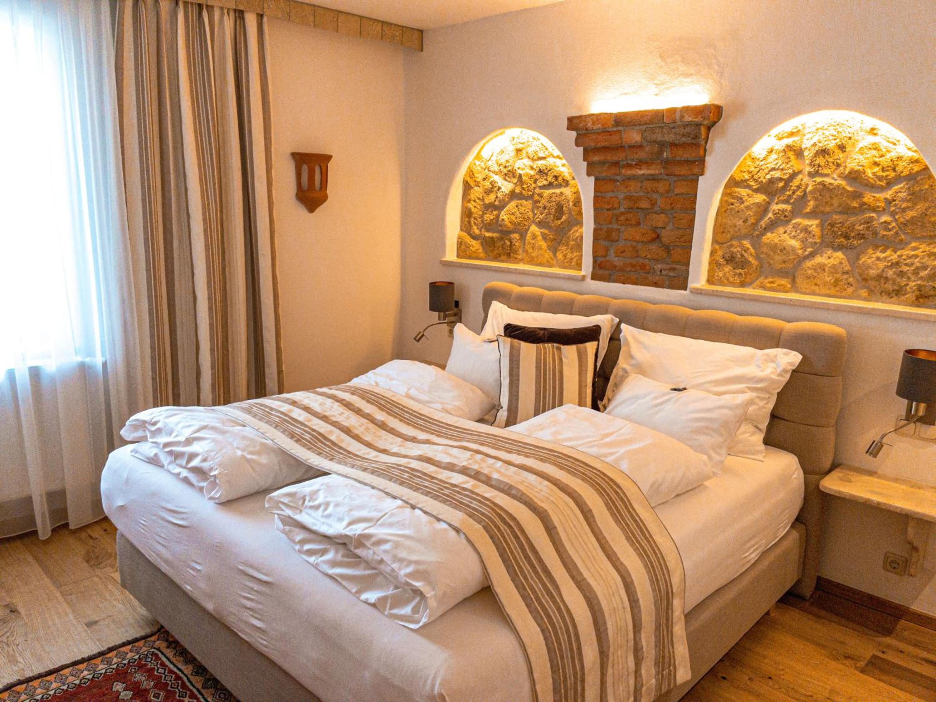 Large Double Room - Photo 2