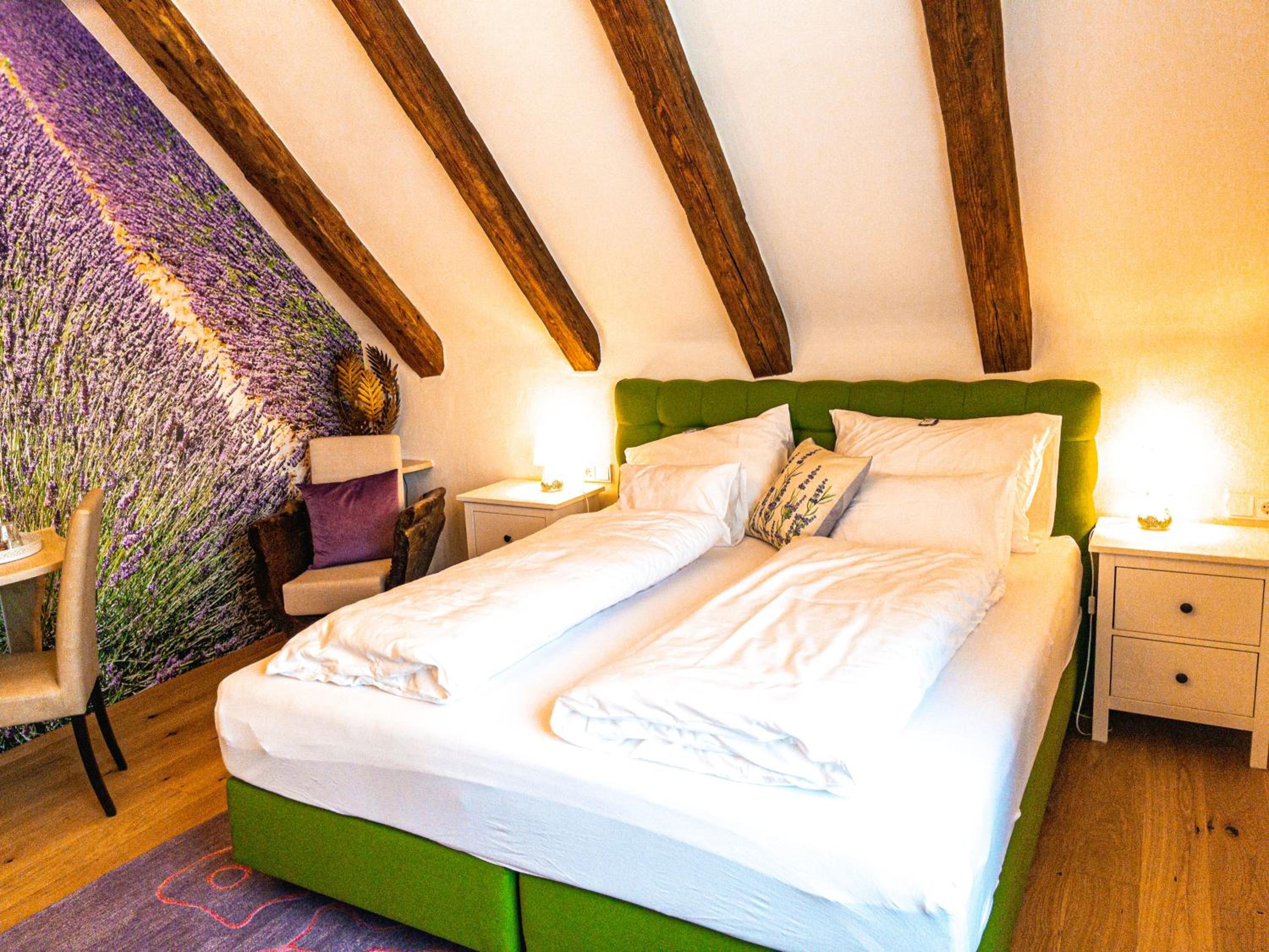 Deluxe Room - Photo 12