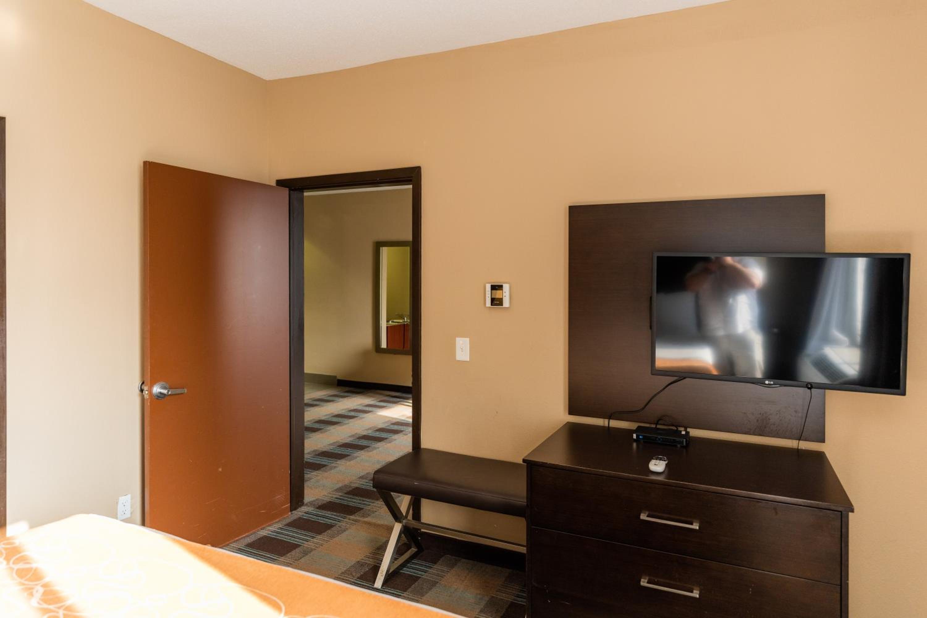 King Suite - Non-Smoking - Photo 31