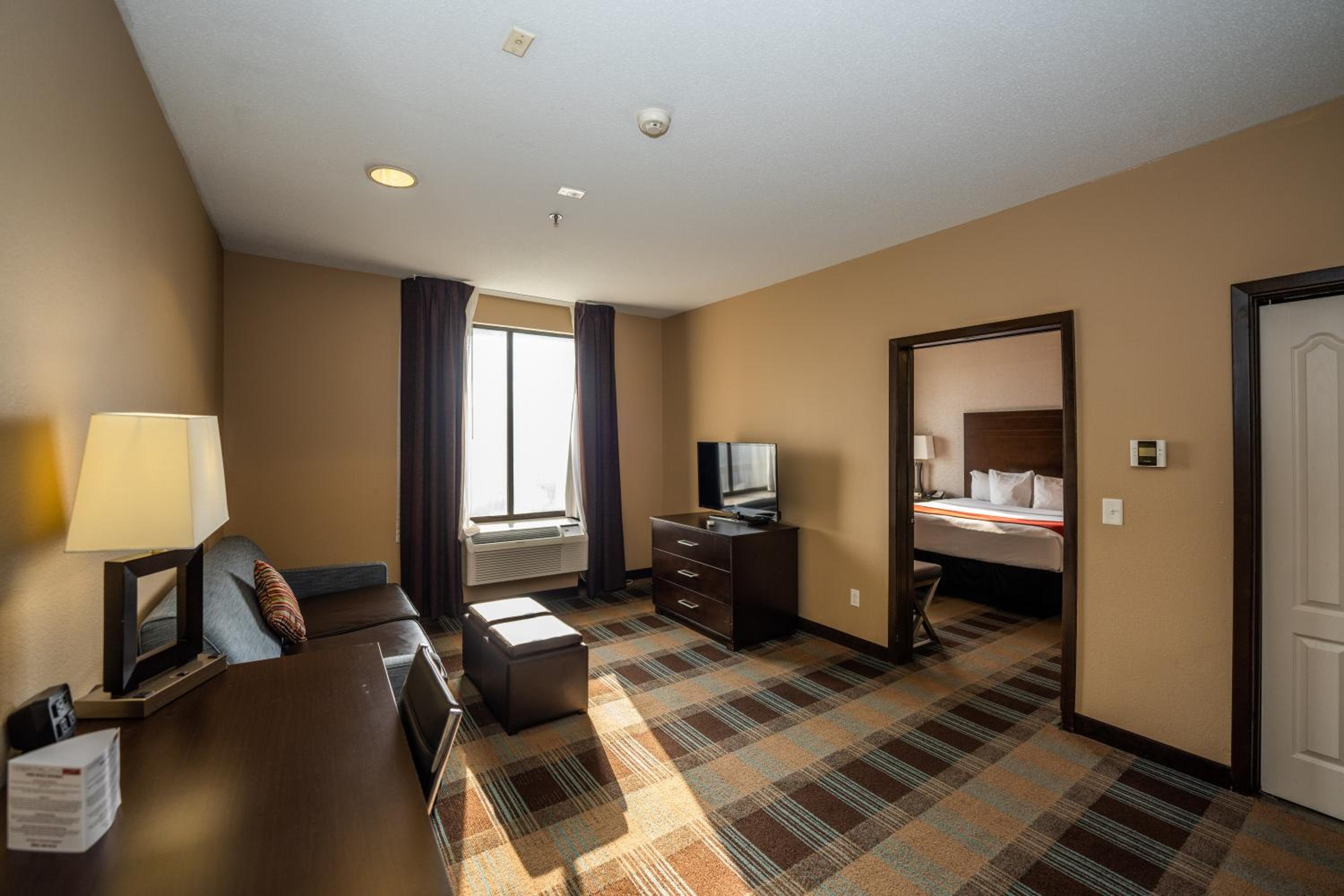 King Suite - Non-Smoking - Photo 32