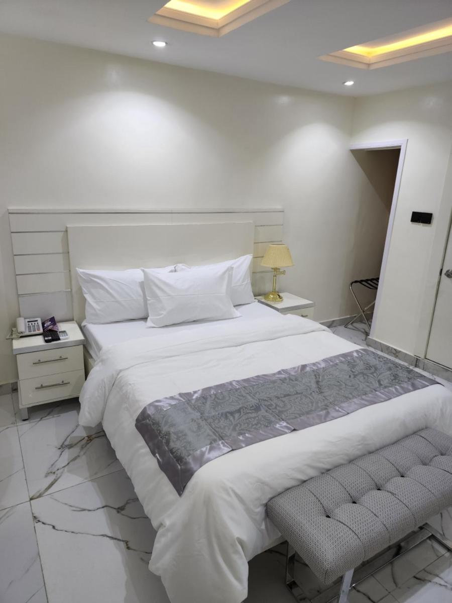 Standard Queen Room photo 2