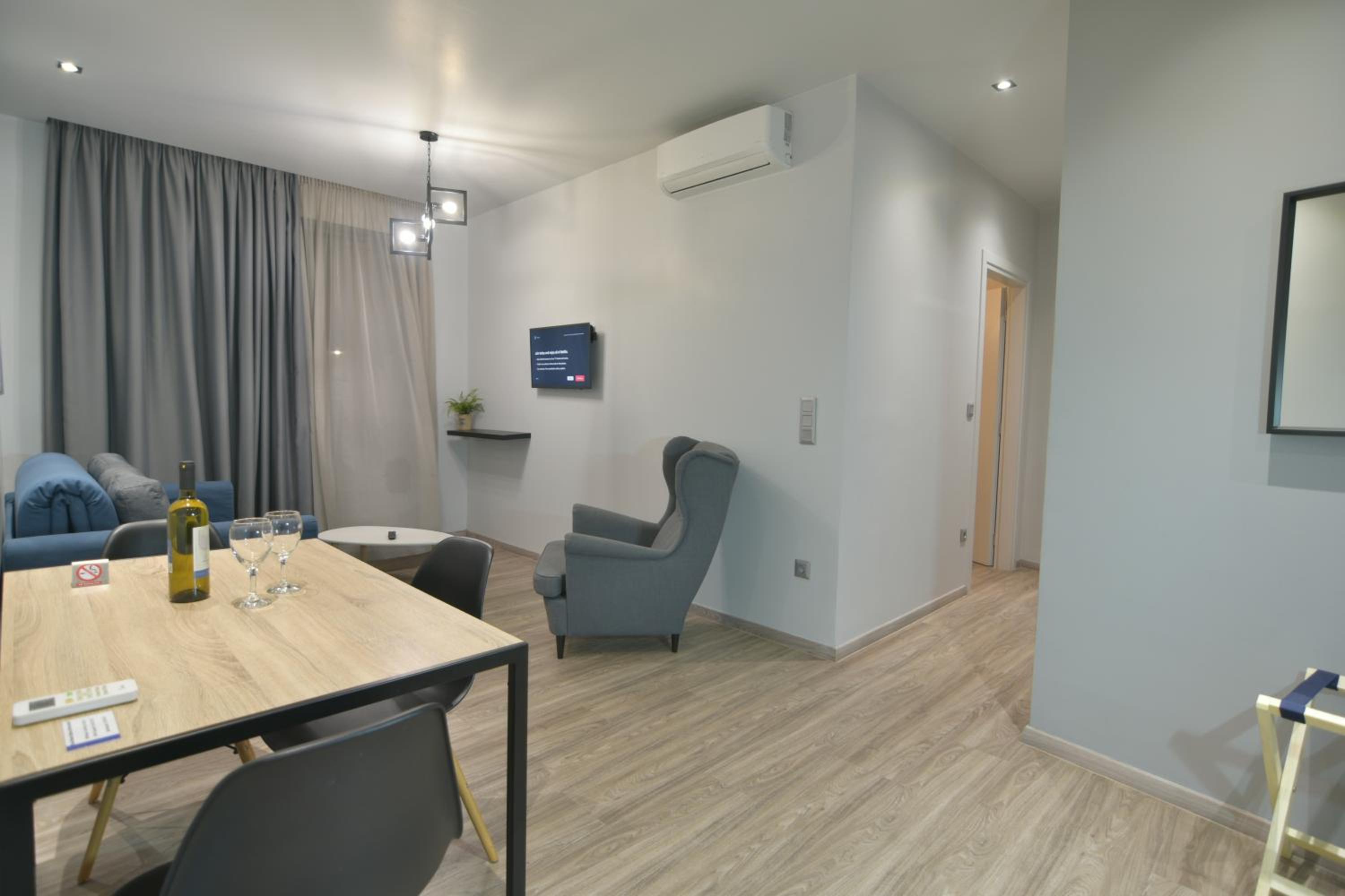 Apartment with Balcony photo 3