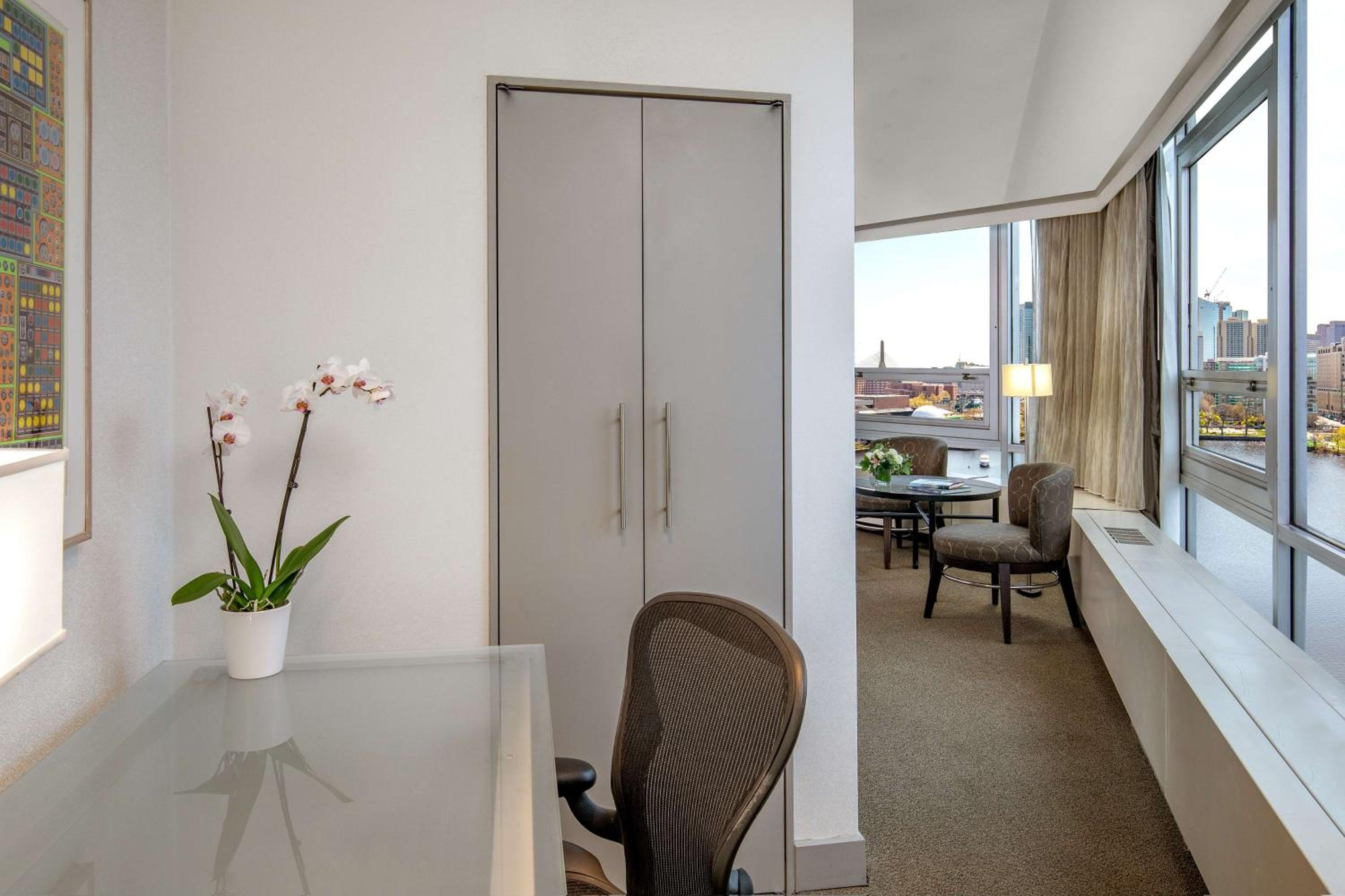King Skyline - River View - East Tower - Photo 1