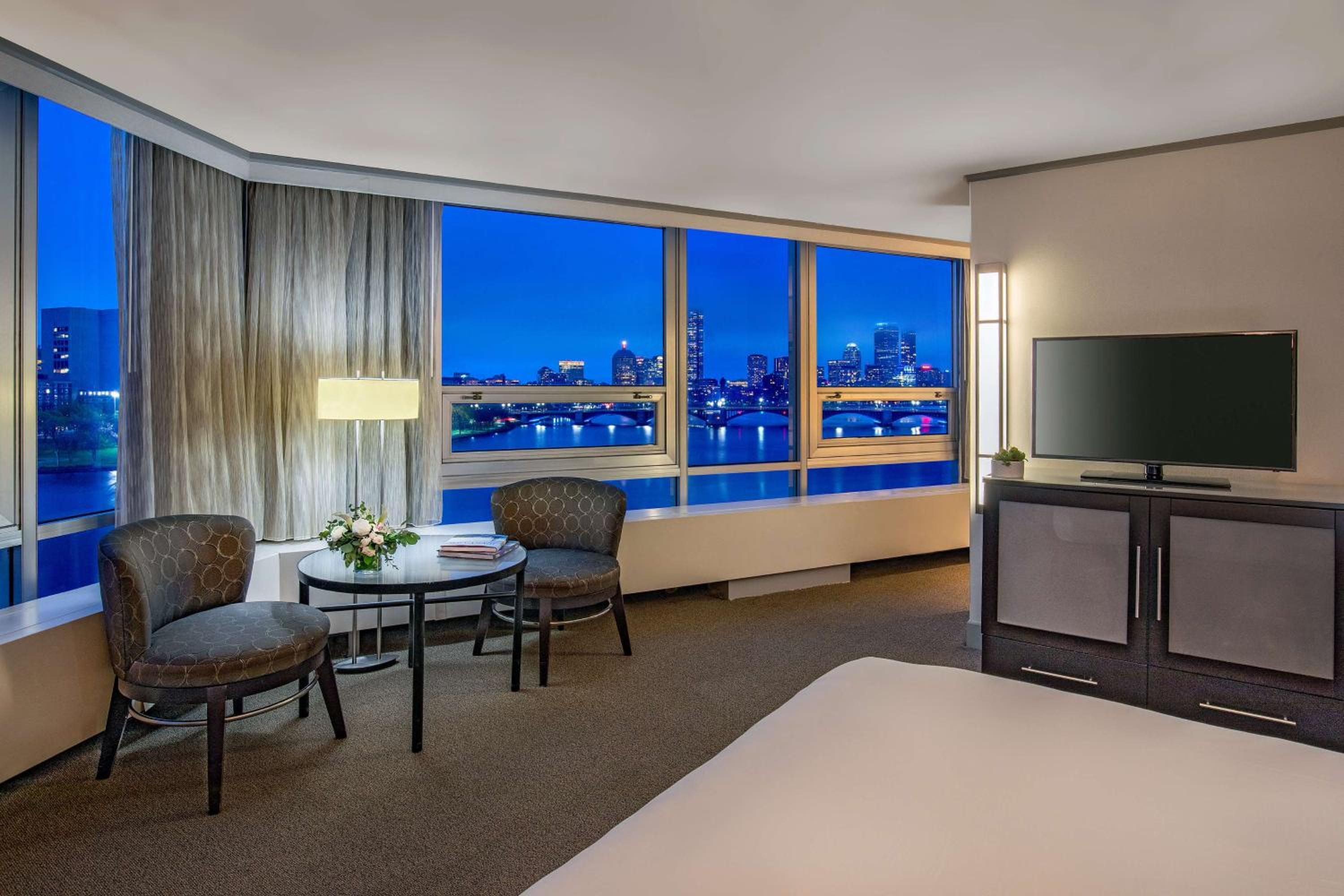 King Skyline - River View - East Tower - Photo 3