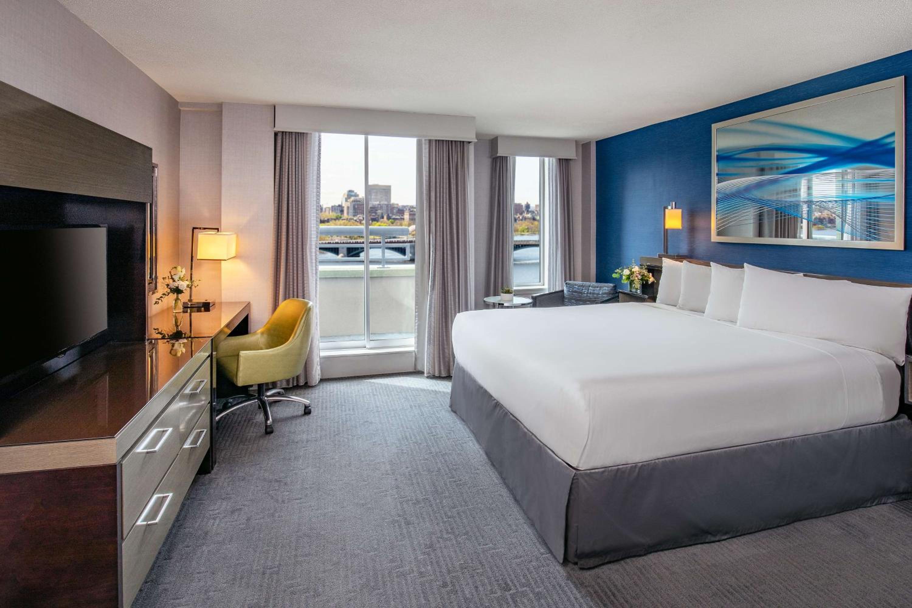 Two Bedroom Suite - King + Two Queens - River View - West Tower - Photo 1