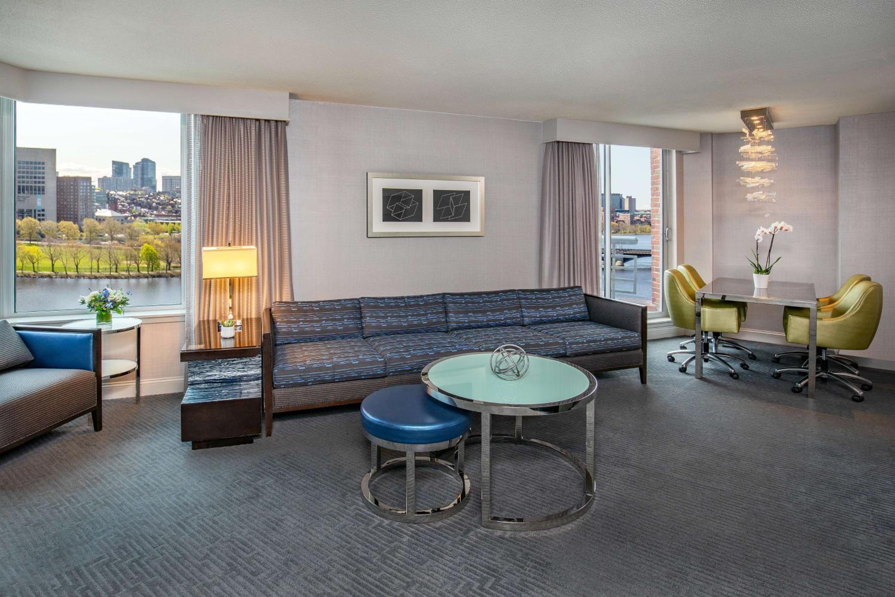 Two Bedroom Suite - King + Two Queens - River View - West Tower - Photo 5