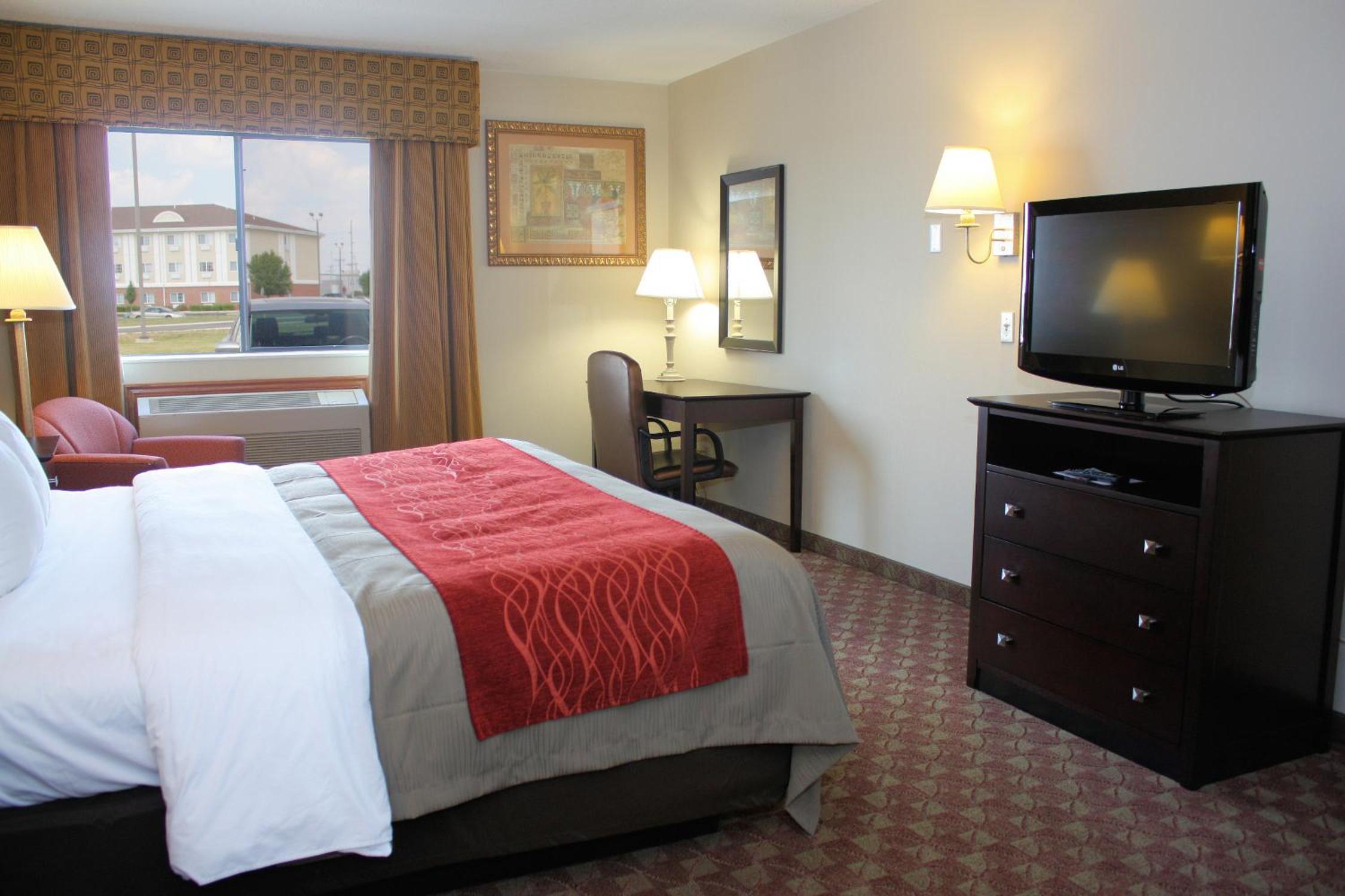 King Room - Non-Smoking - Photo 4