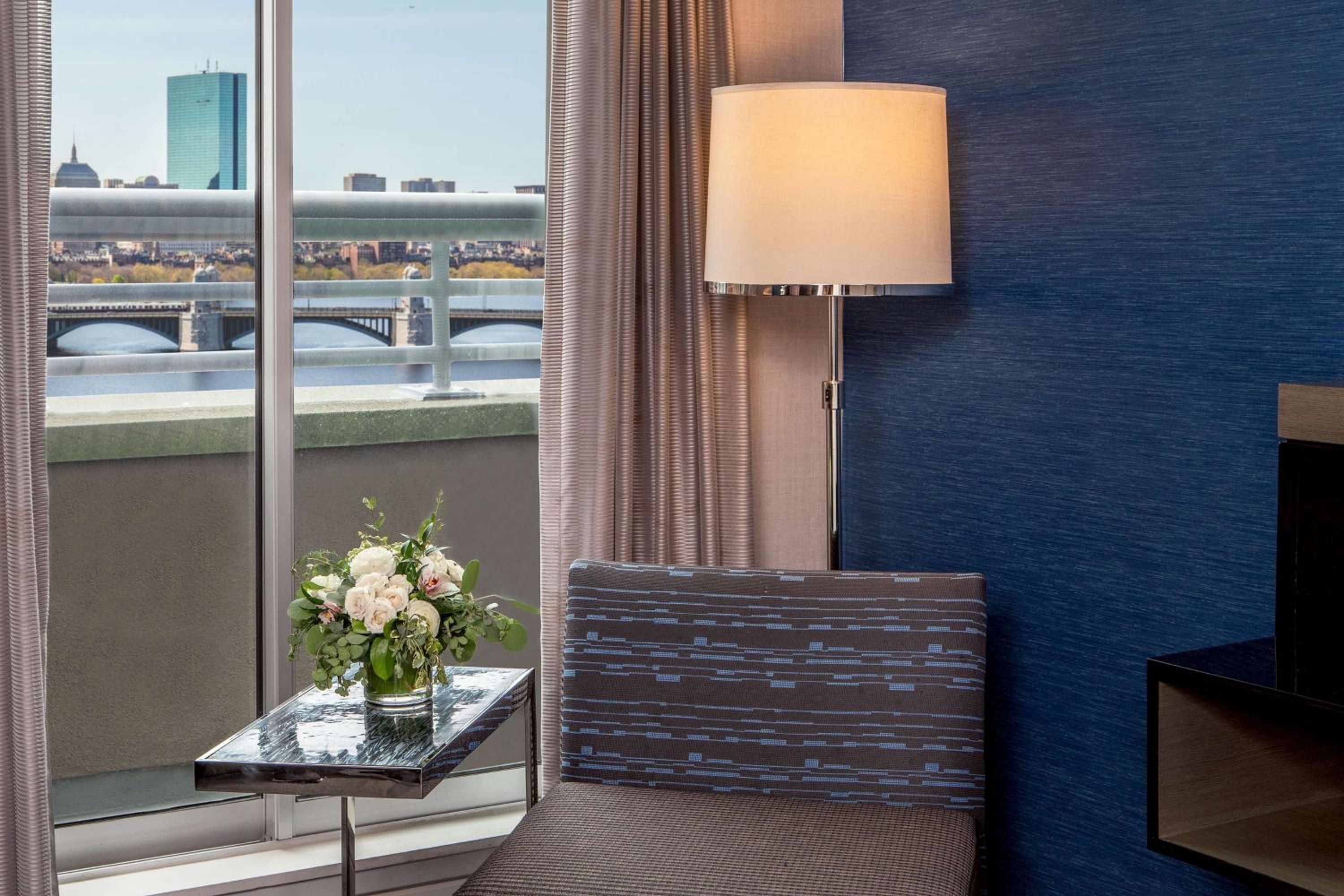 King Balcony - River View - West Tower - Photo 2