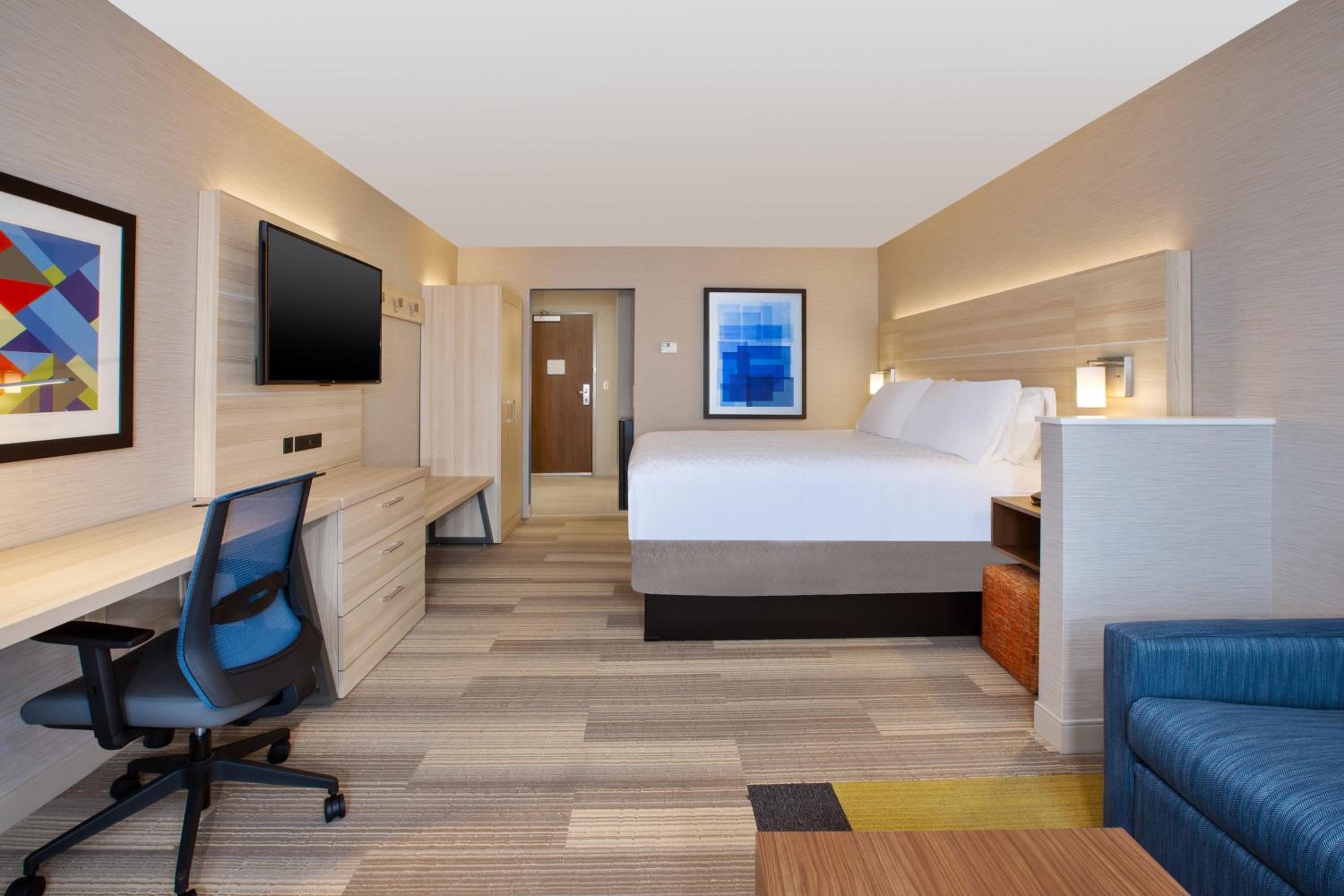 King Suite with Sofa Bed - Photo 3