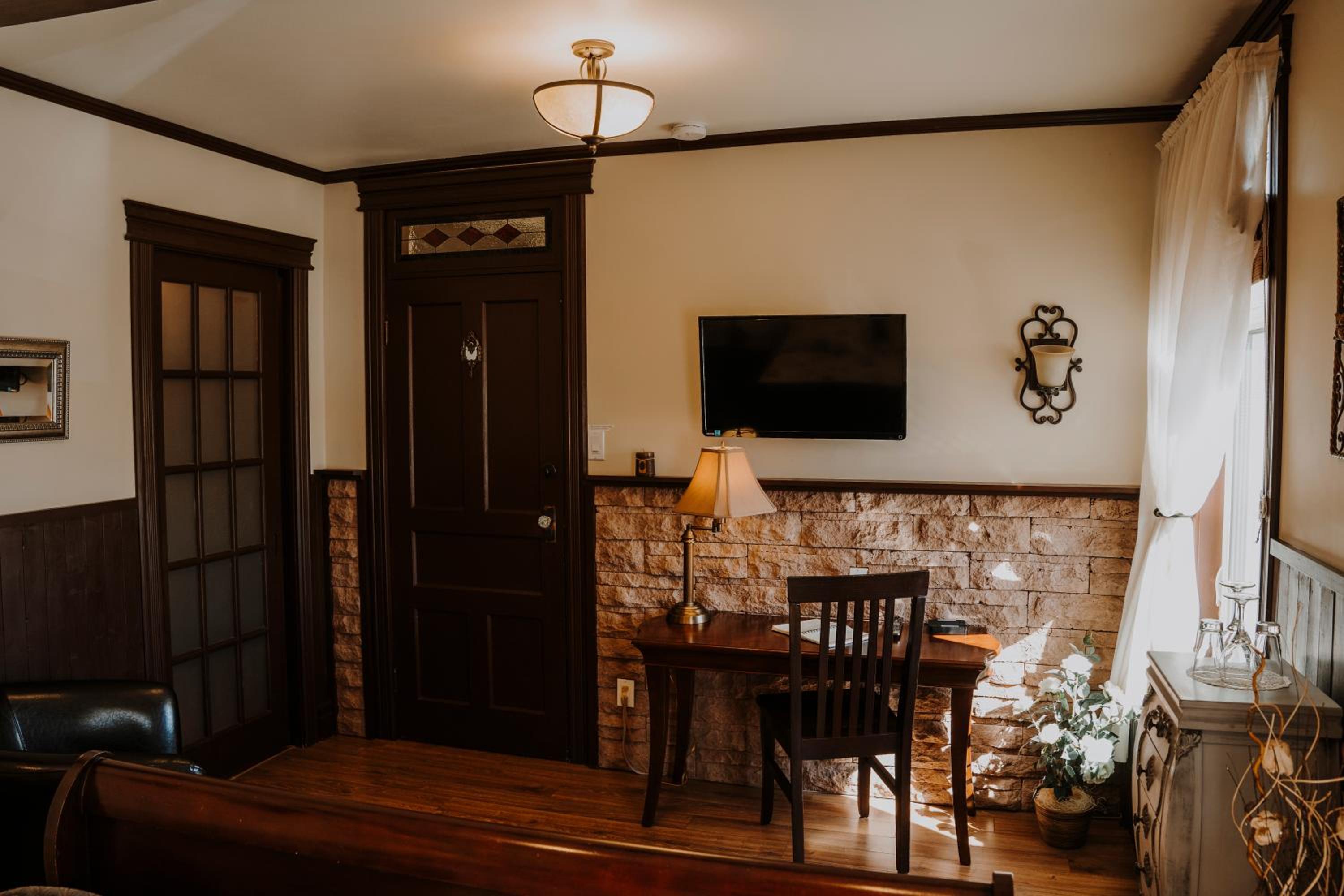 Standard Queen Room With Private bathroom - Foliole