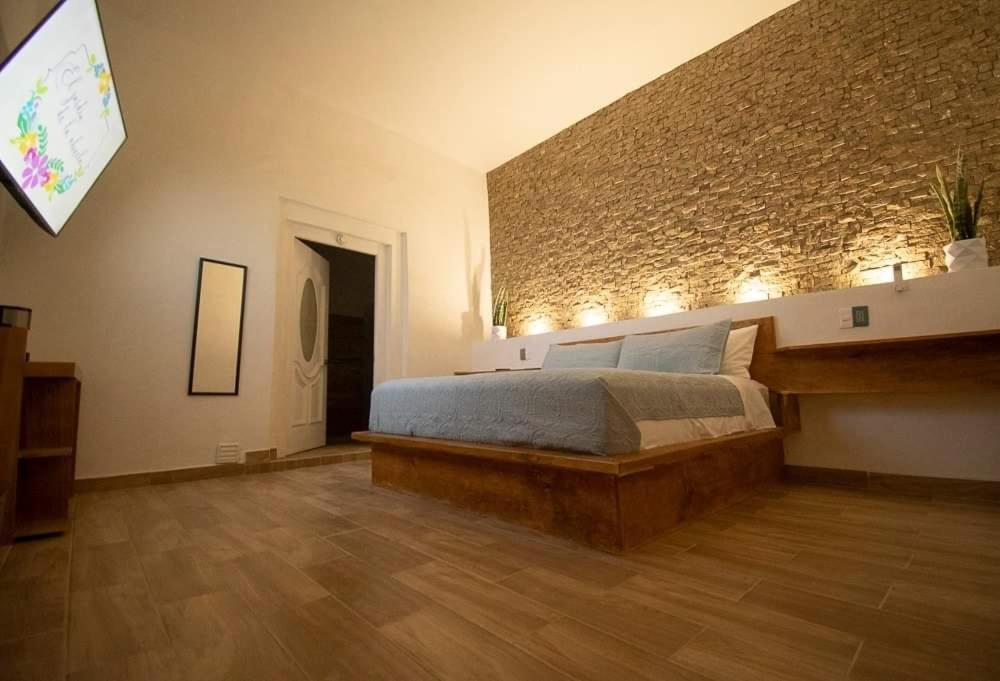 Standard King Room - Photo 6