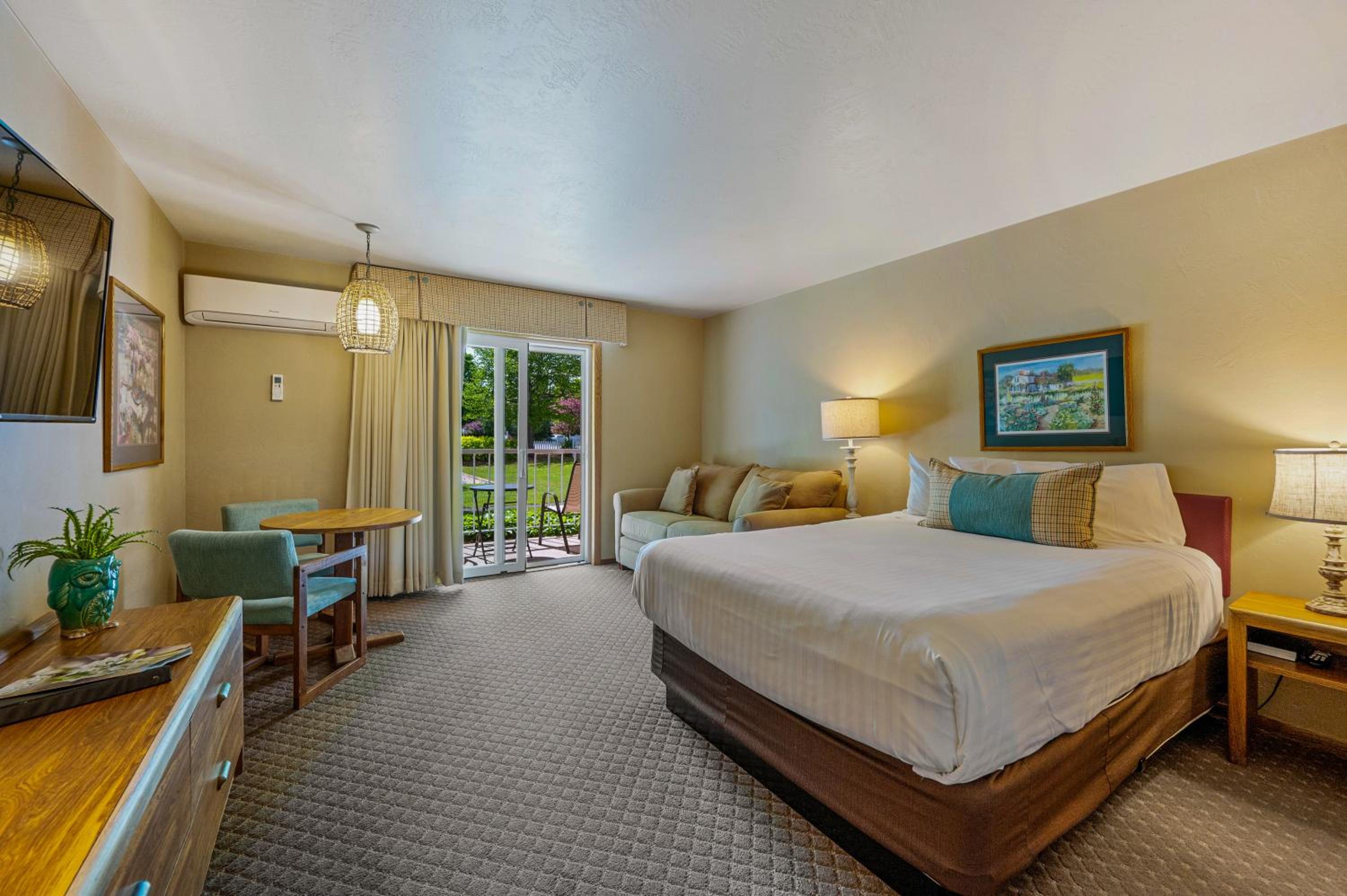 Deluxe Double Room with Balcony photo 1