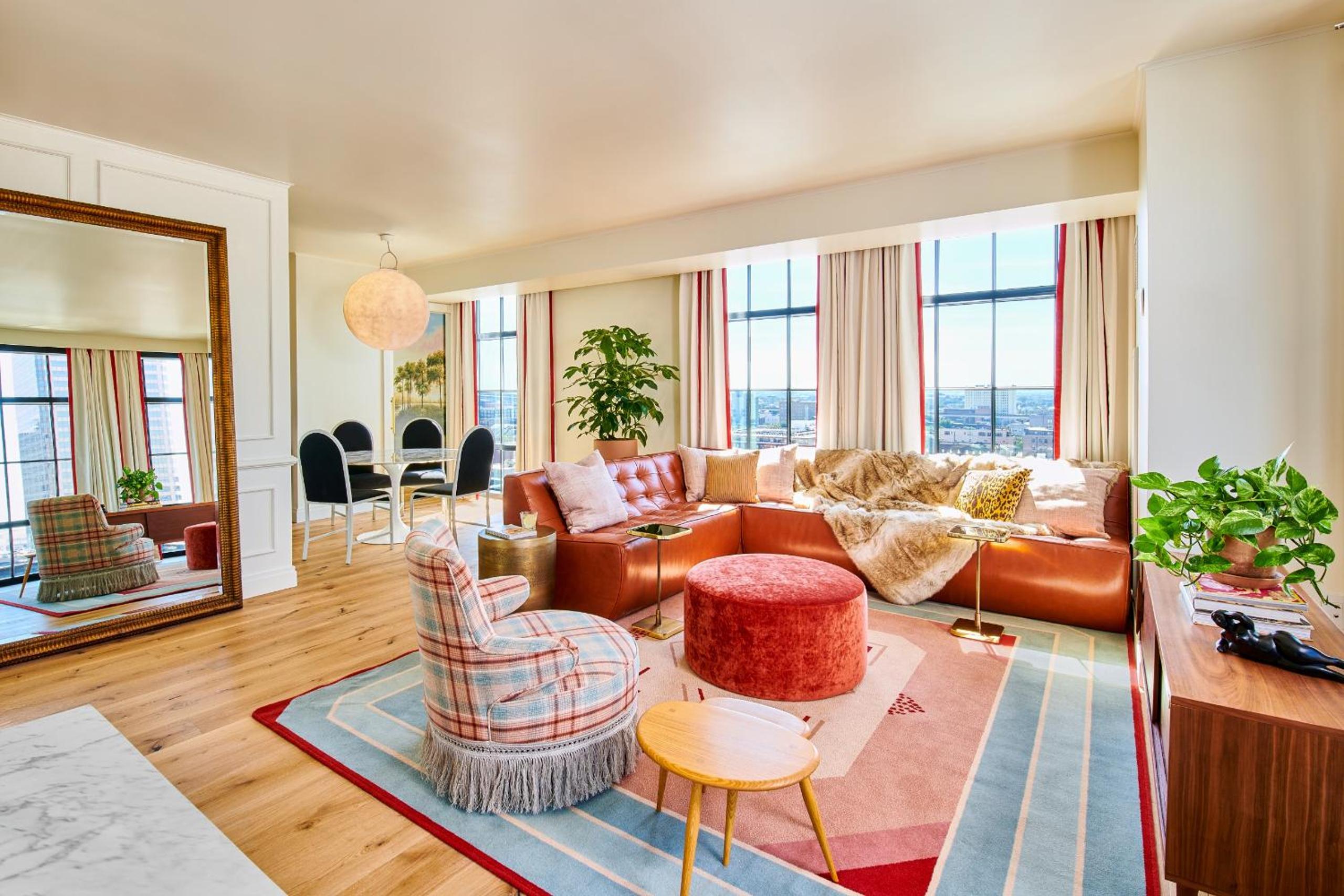 Crescent City Penthouse Suite  - Photo 1