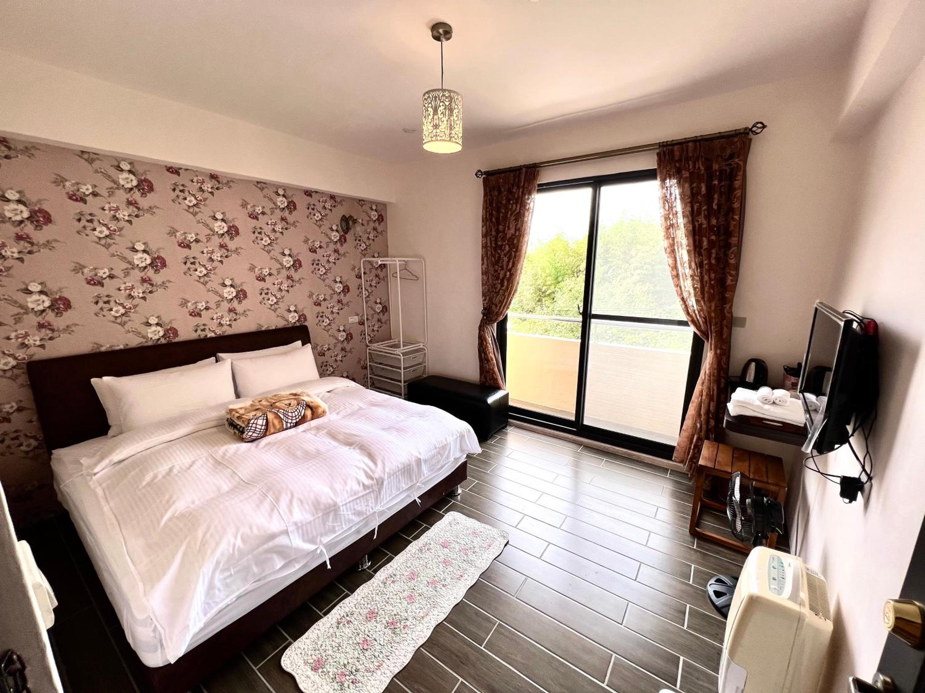 Queen Room with Balcony photo 2